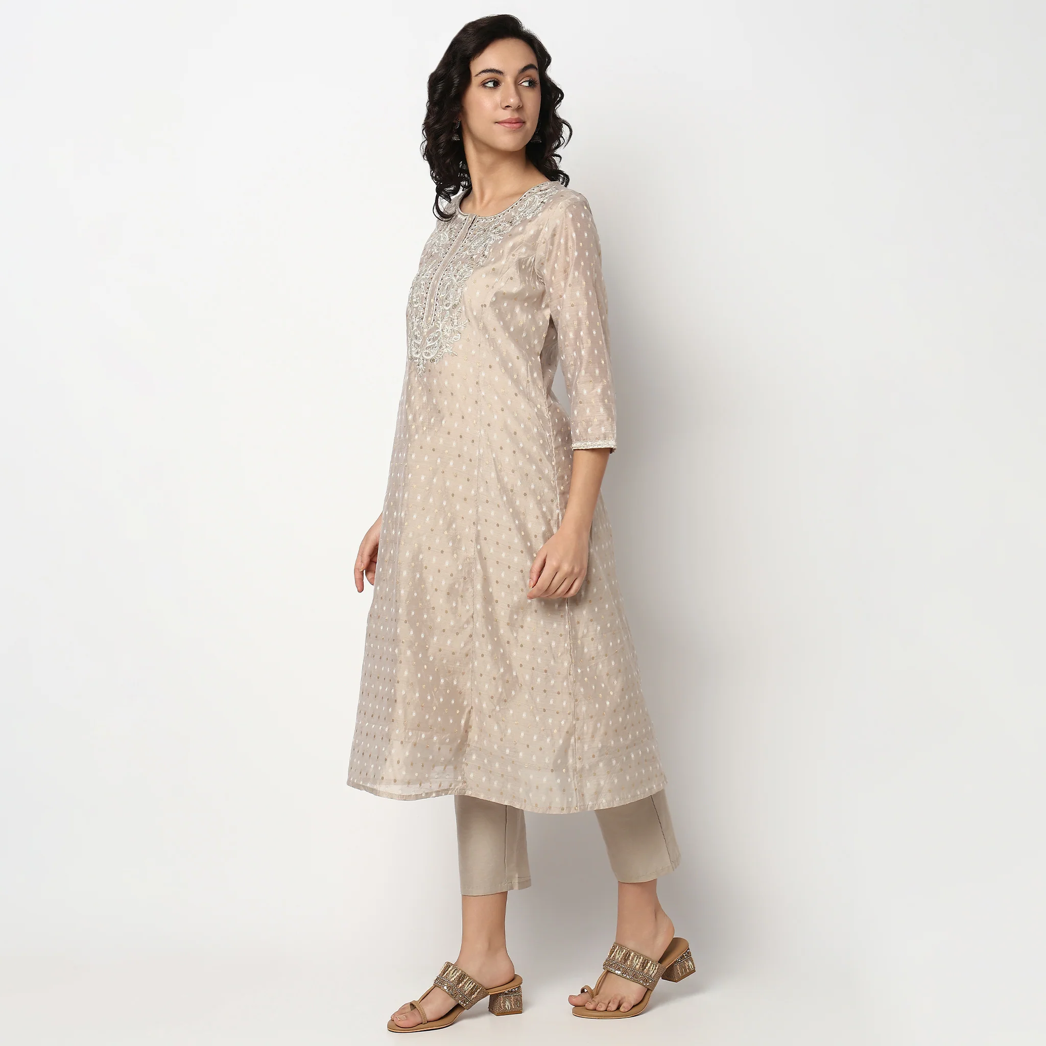 Embroidered Kurta Set with Dupatta - Image 7