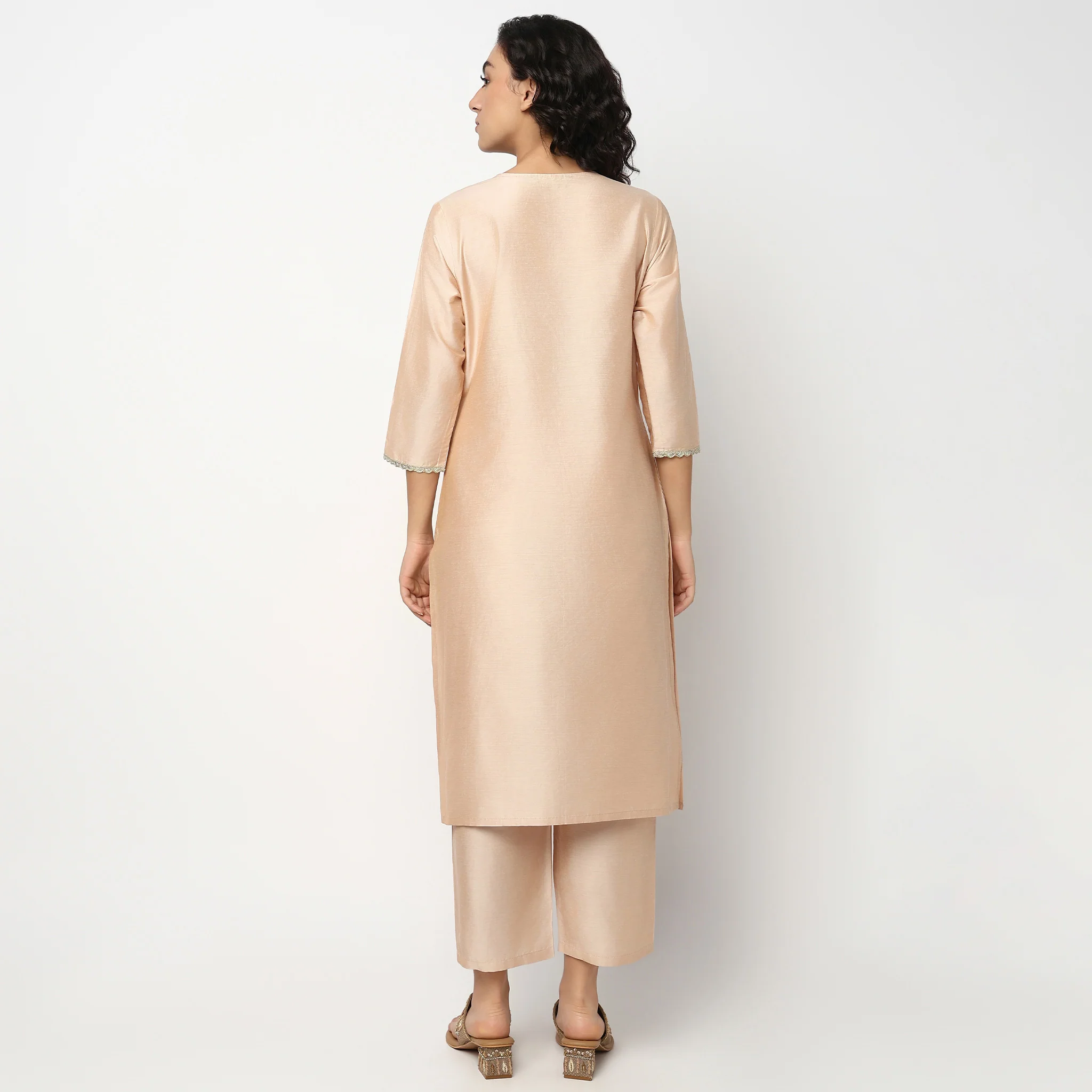 Embroidered V Neck Kurta Set - Image 3