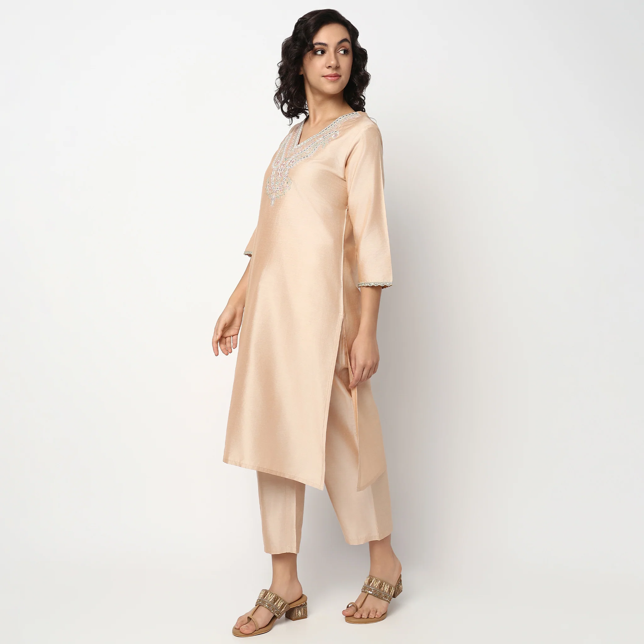 Embroidered V Neck Kurta Set - Image 5