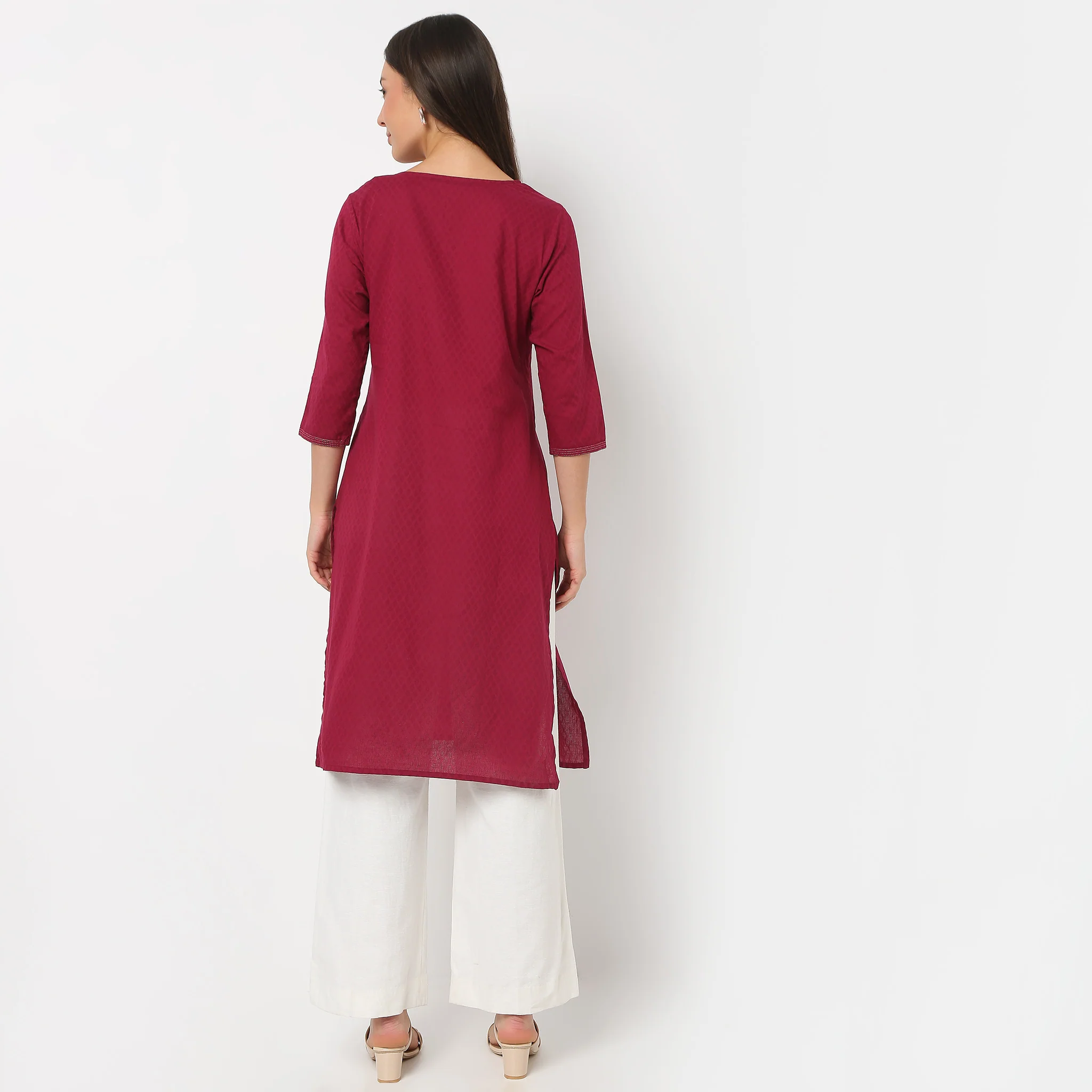 Embroidered Round Neck Knee Length Three-Fourth Sleeve Straight Fit Kurta - Image 3