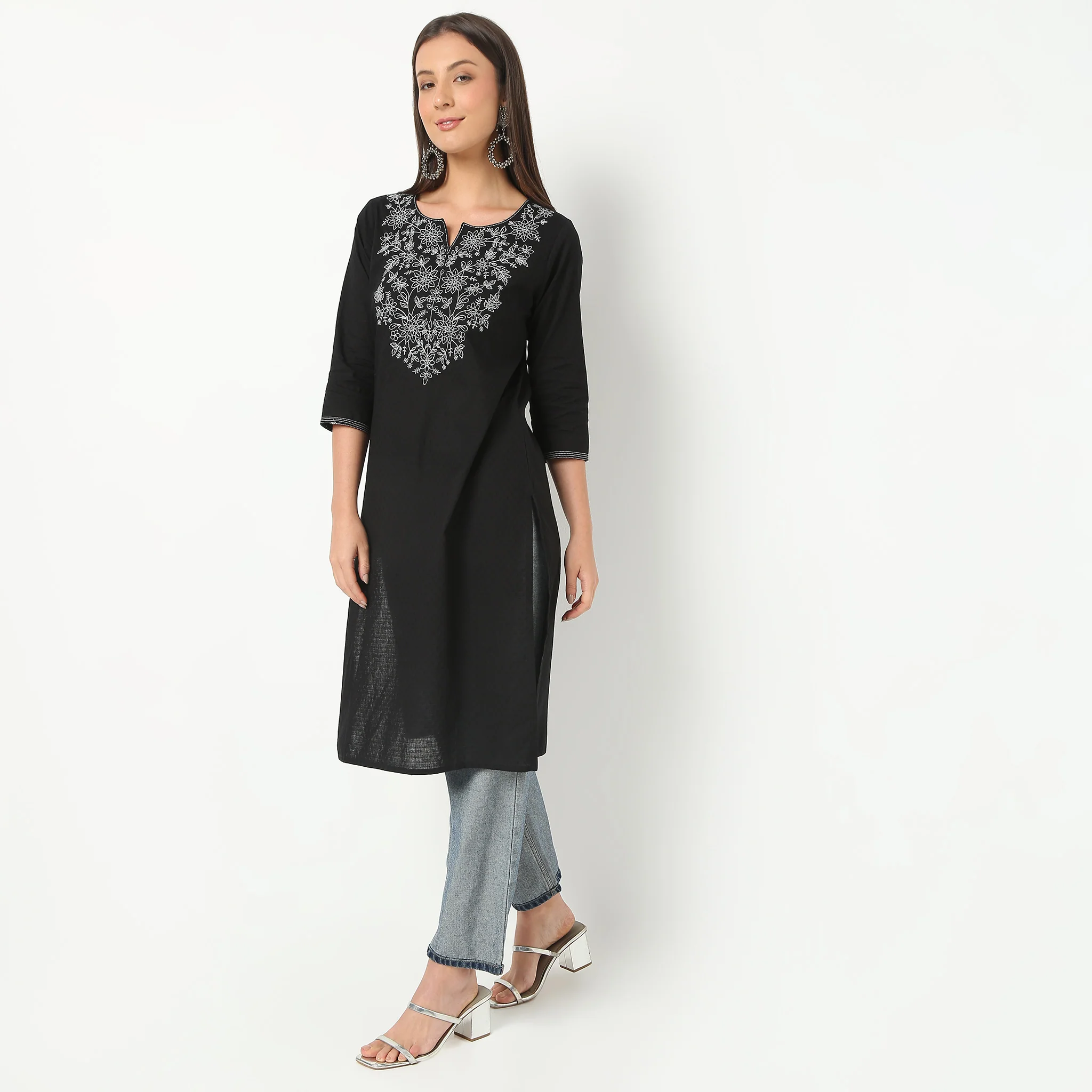 Embroidered Round Neck Knee Length Three-Fourth Sleeve Straight Fit Kurta - Image 5