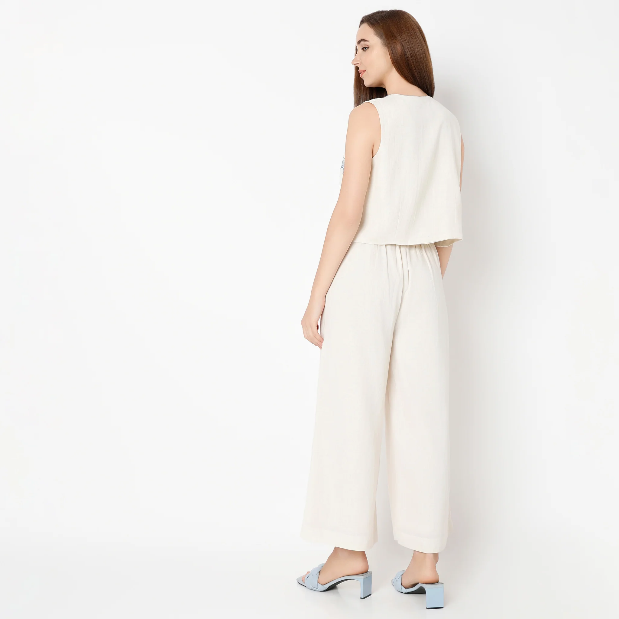 Embroidered Sleeveless Crop Top With Pant & With Shrug Set - Image 3