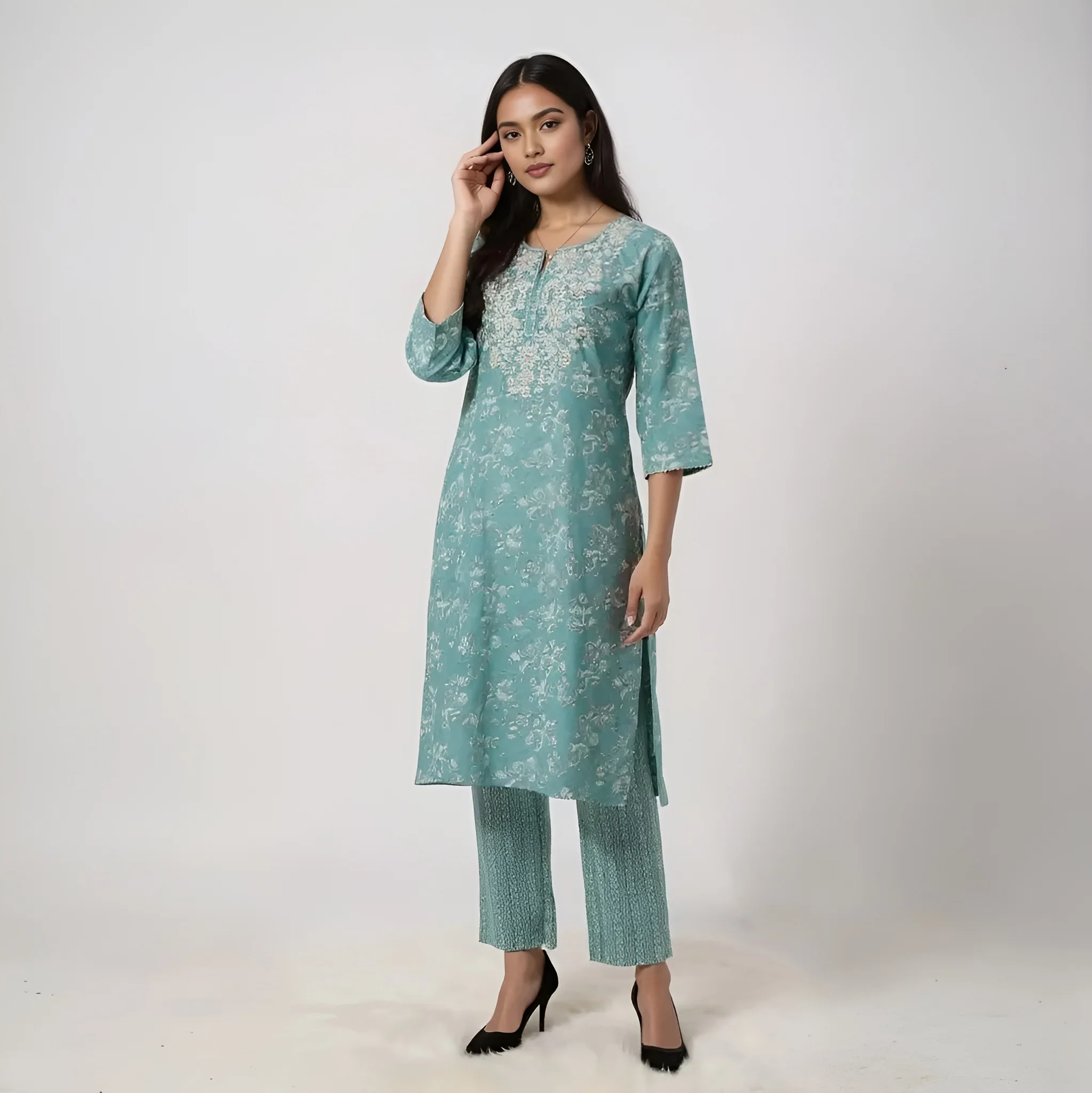Embroidered Straigth Kurta and Pant Set - Image 2