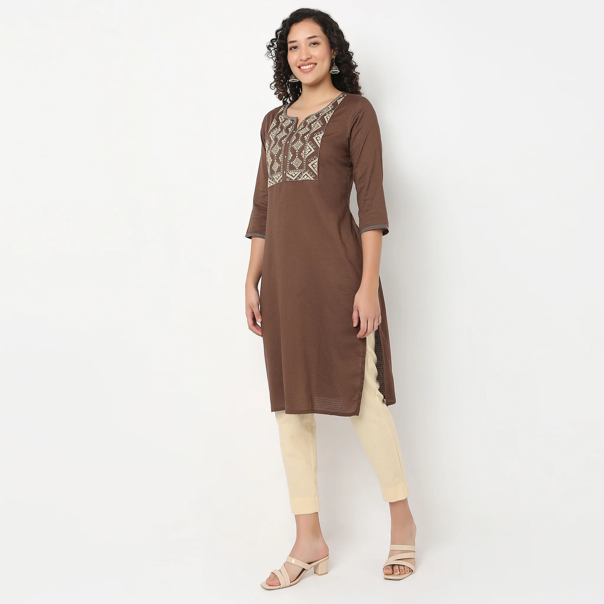 Embroidered V-Neck Cotton Kurta - Image 5