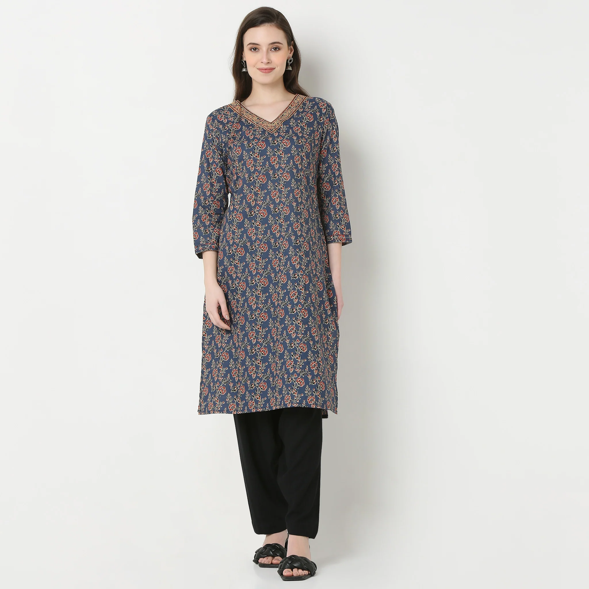Embroidered V-Neck Long Kurta - Image 2
