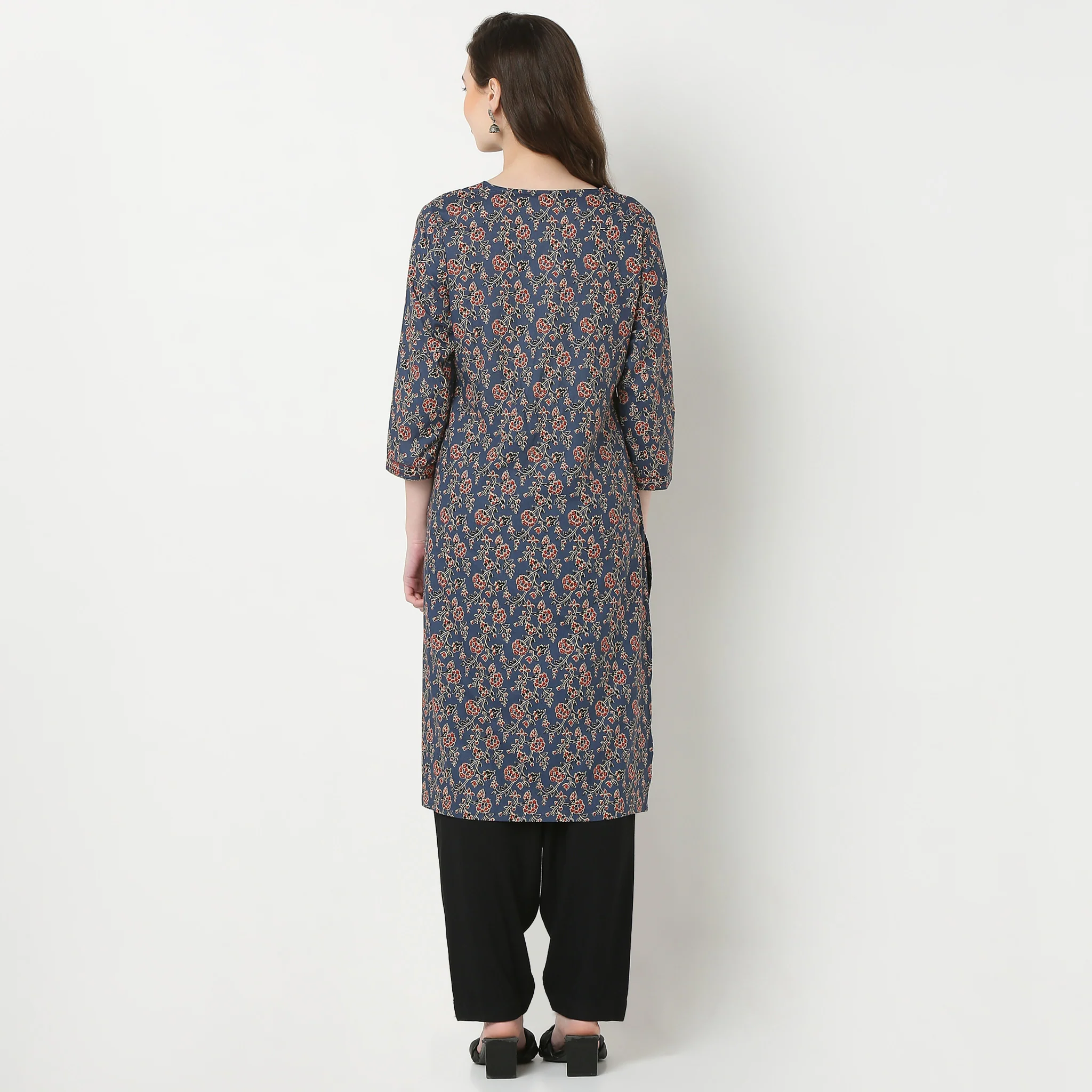 Embroidered V-Neck Long Kurta - Image 3
