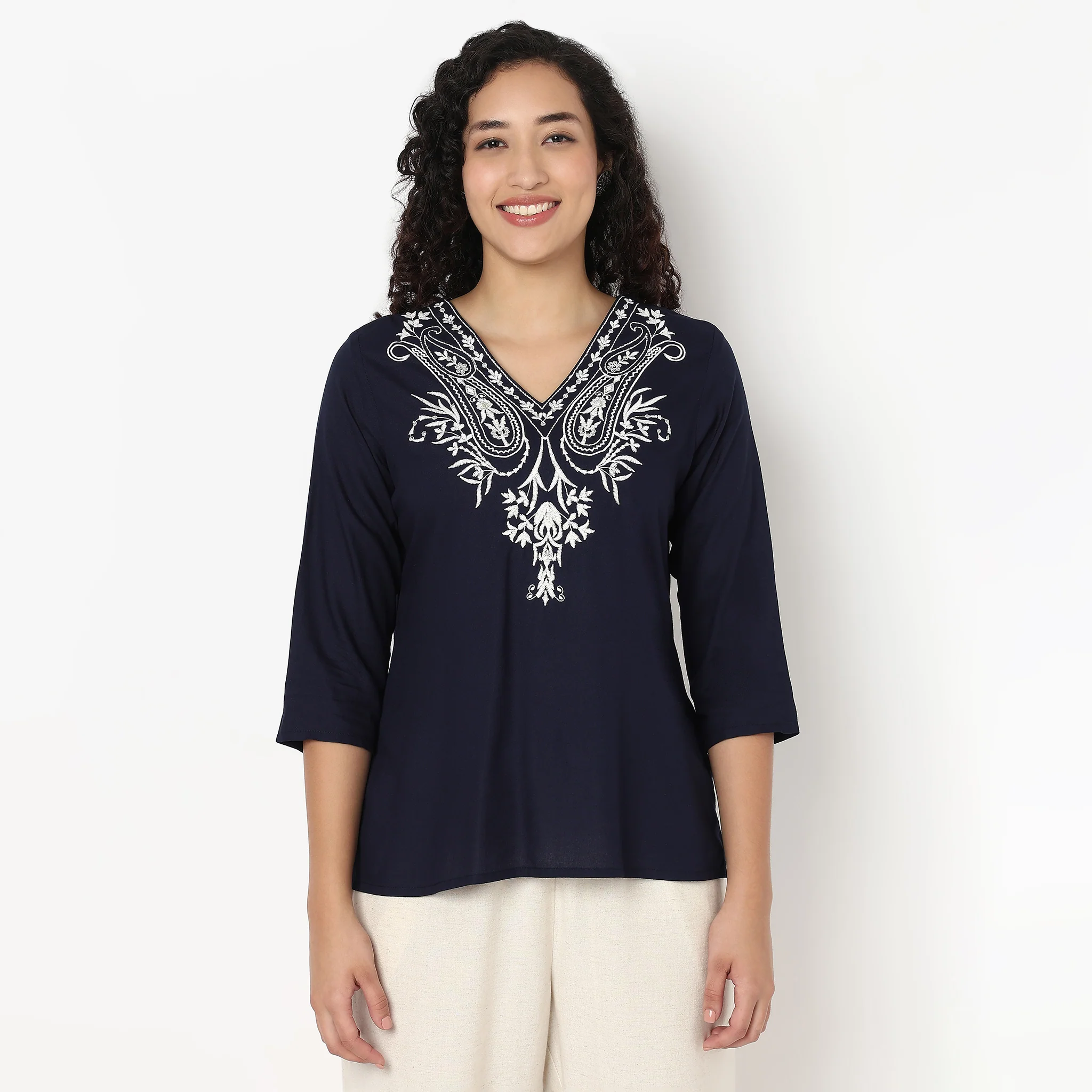 Embroidered V-Neck Short Kurta - Image 2