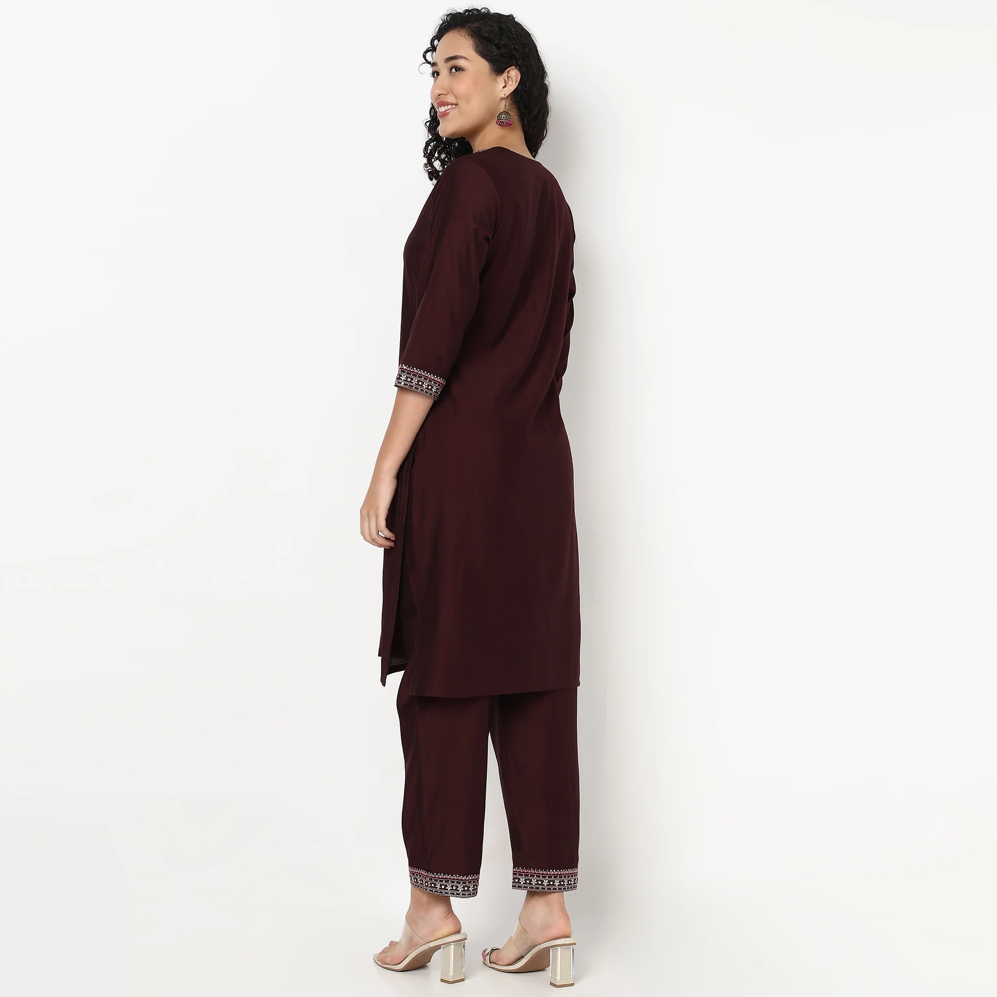 Embroidered V-Neck Straight Kurta - Image 3