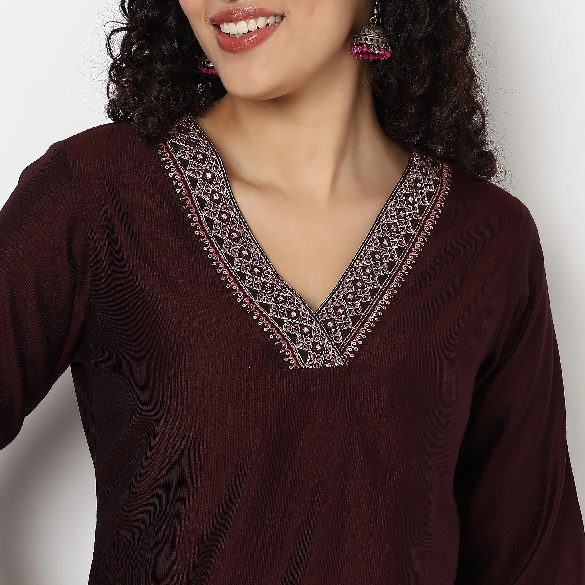 Embroidered V-Neck Straight Kurta - Image 4