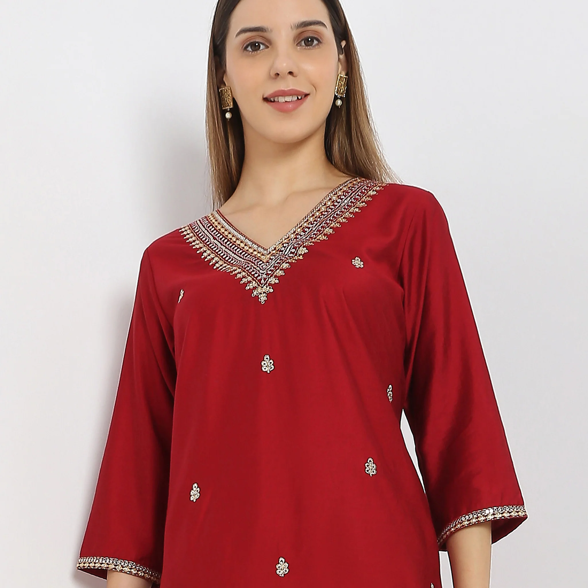 Embroidered V-Neck Traditional Straight Kurta With Pant Set - Image 4
