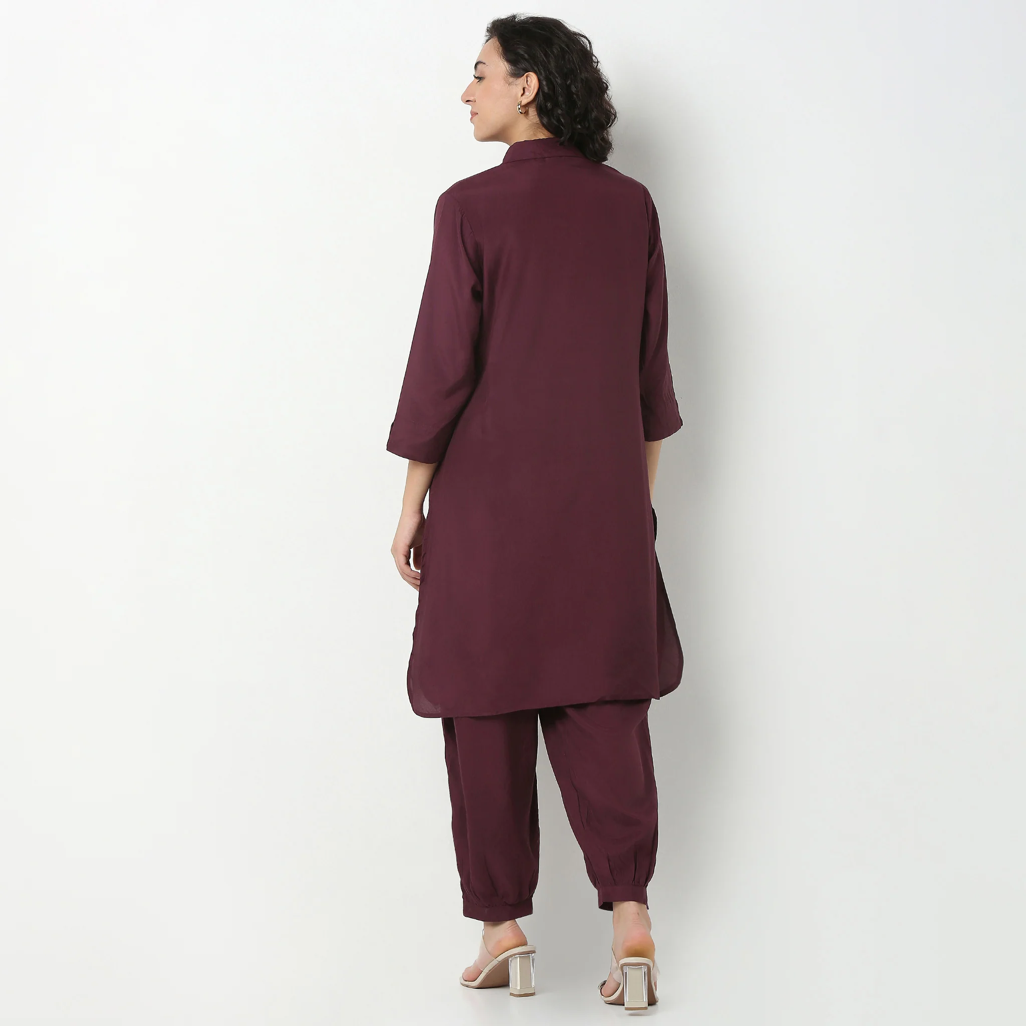 Embroidered Straight Kurta - Image 3