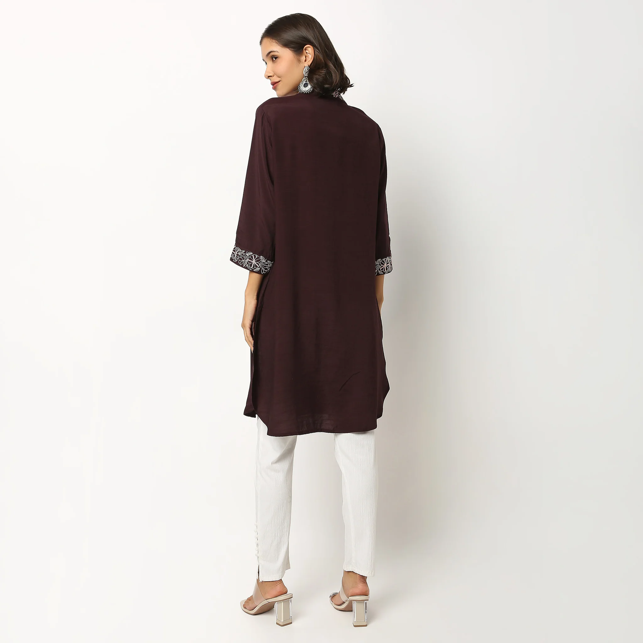 Embroidered Lapel Collar Kurta - Image 3
