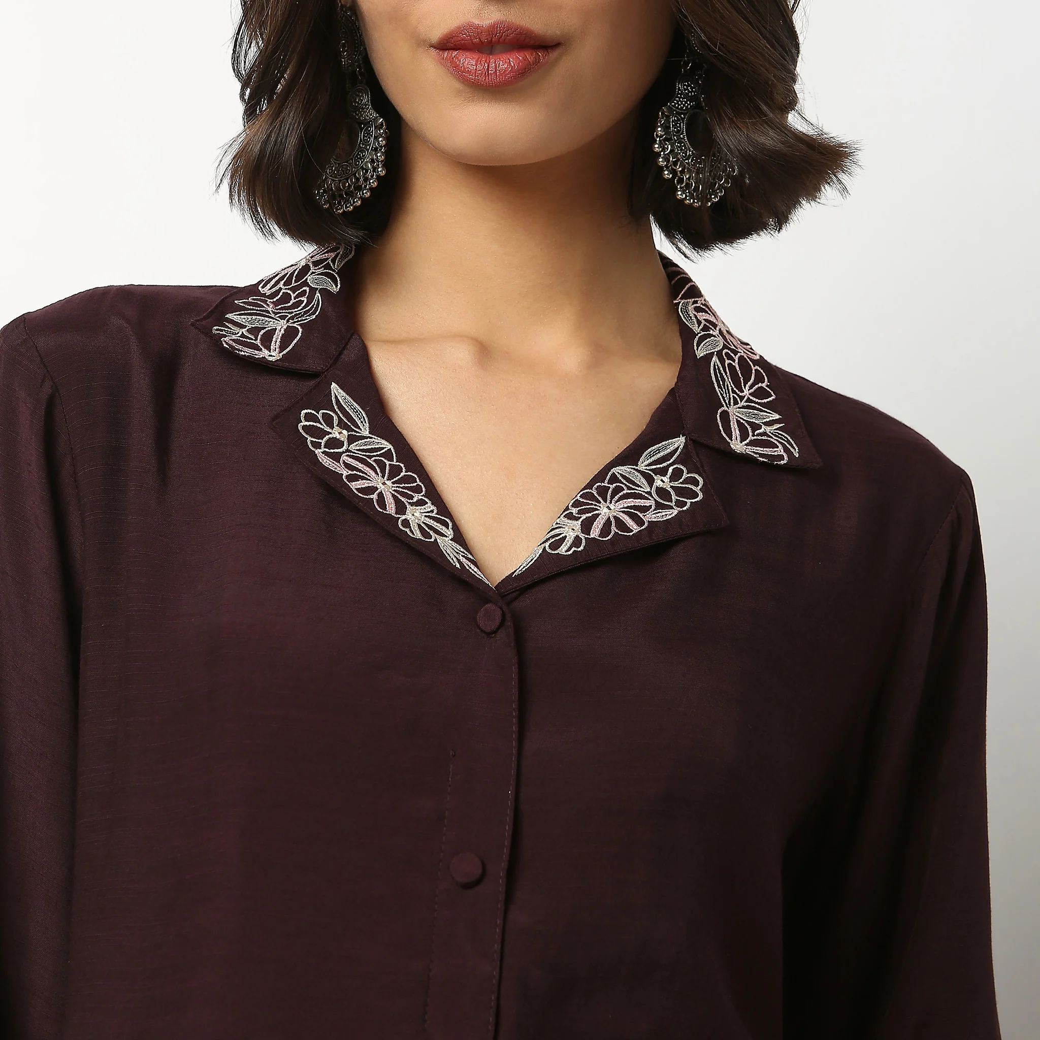 Embroidered Lapel Collar Kurta - Image 4