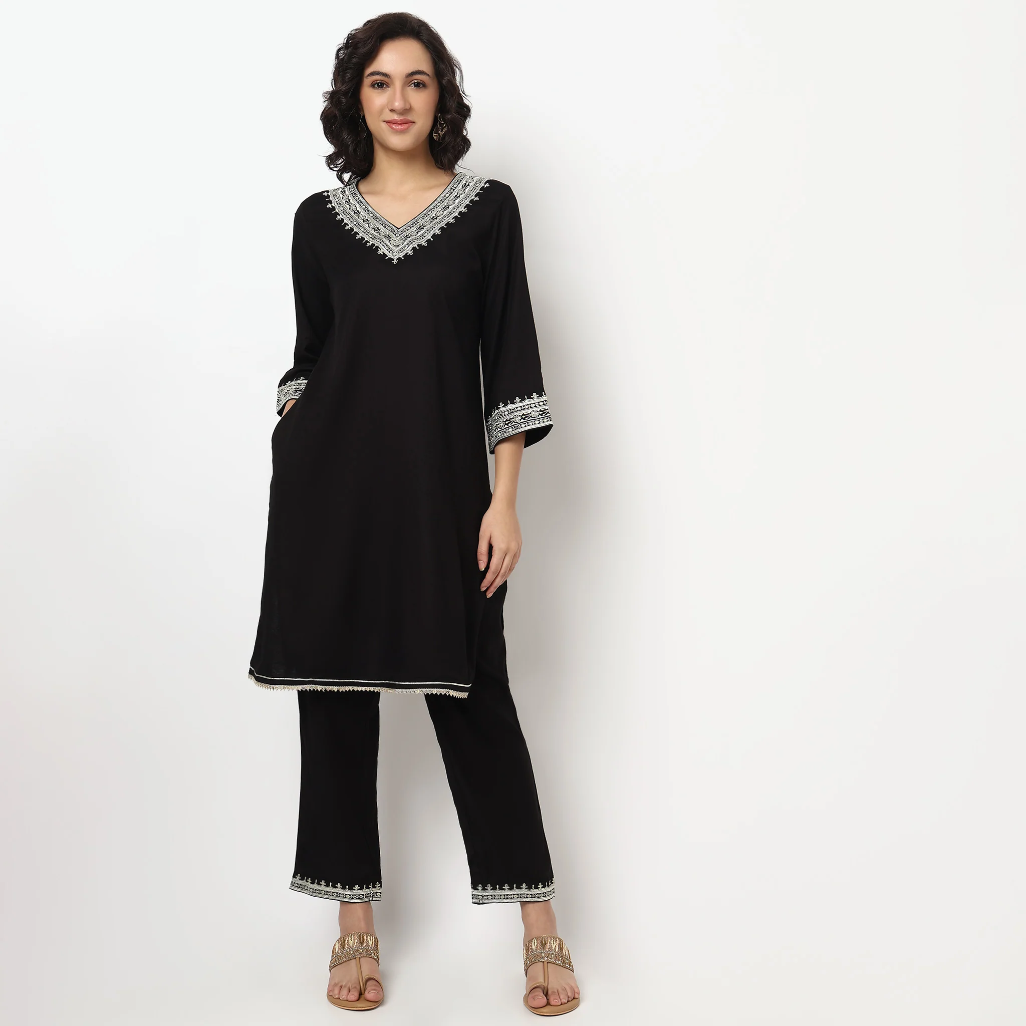 Embroidered V Neck Kurta Set - Image 2