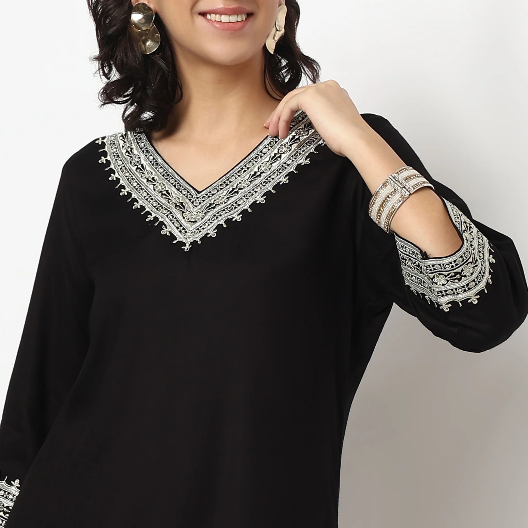 Embroidered V Neck Kurta Set - Image 4
