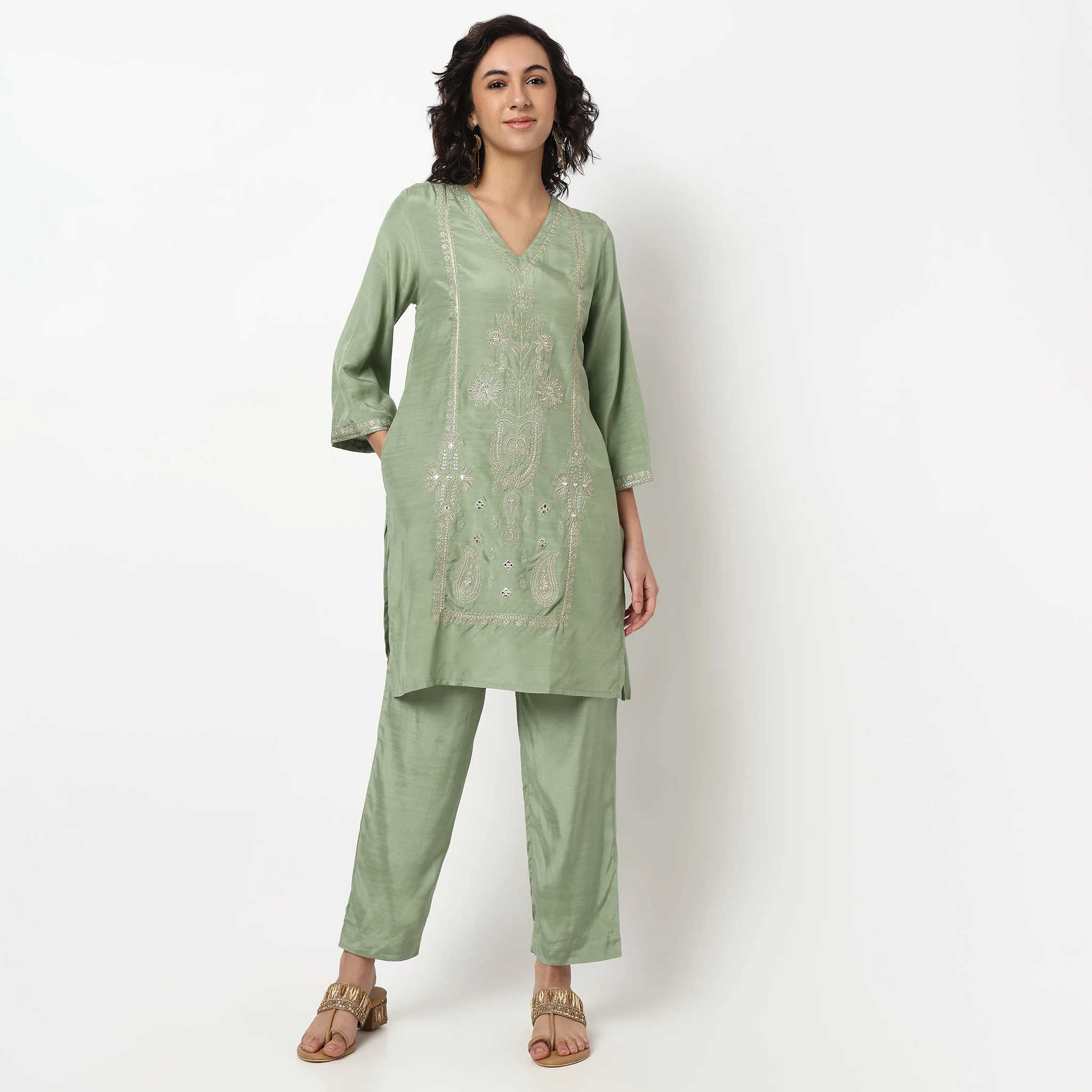 Embroidered V Neck Kurta Set - Image 2