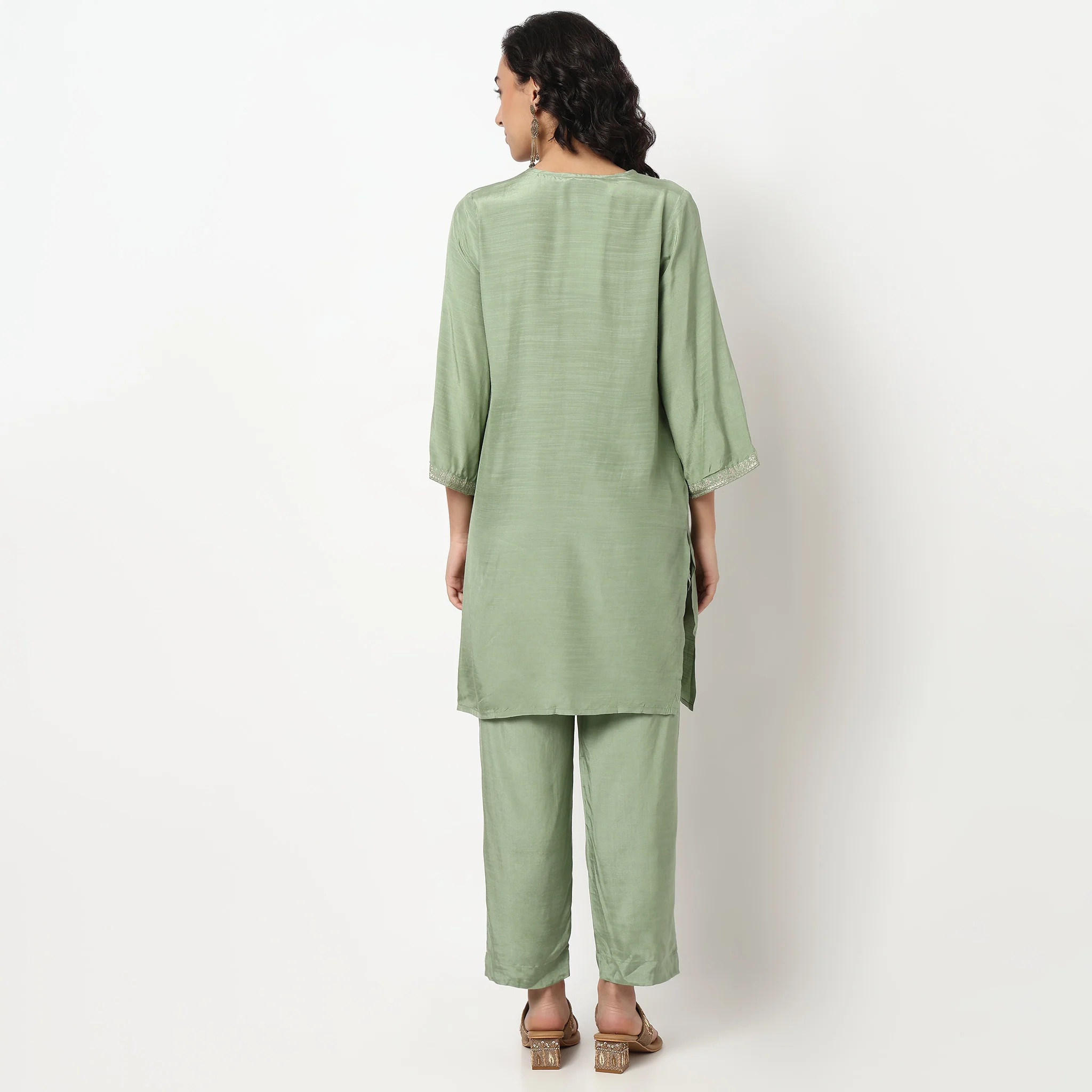 Embroidered V Neck Kurta Set - Image 3