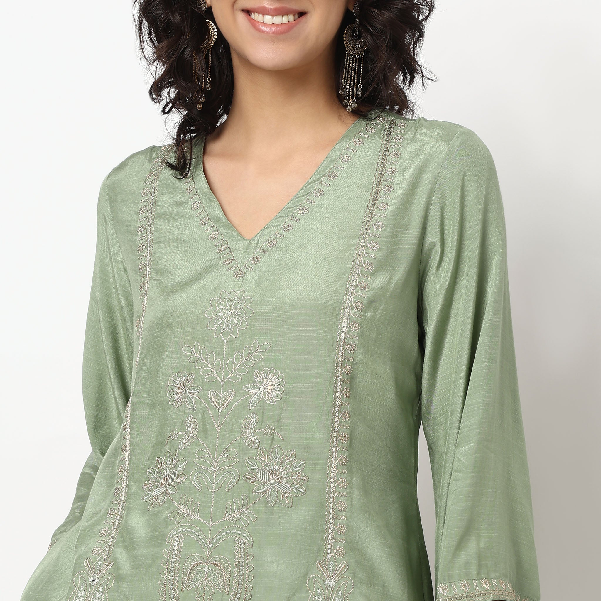 Embroidered V Neck Kurta Set - Image 4
