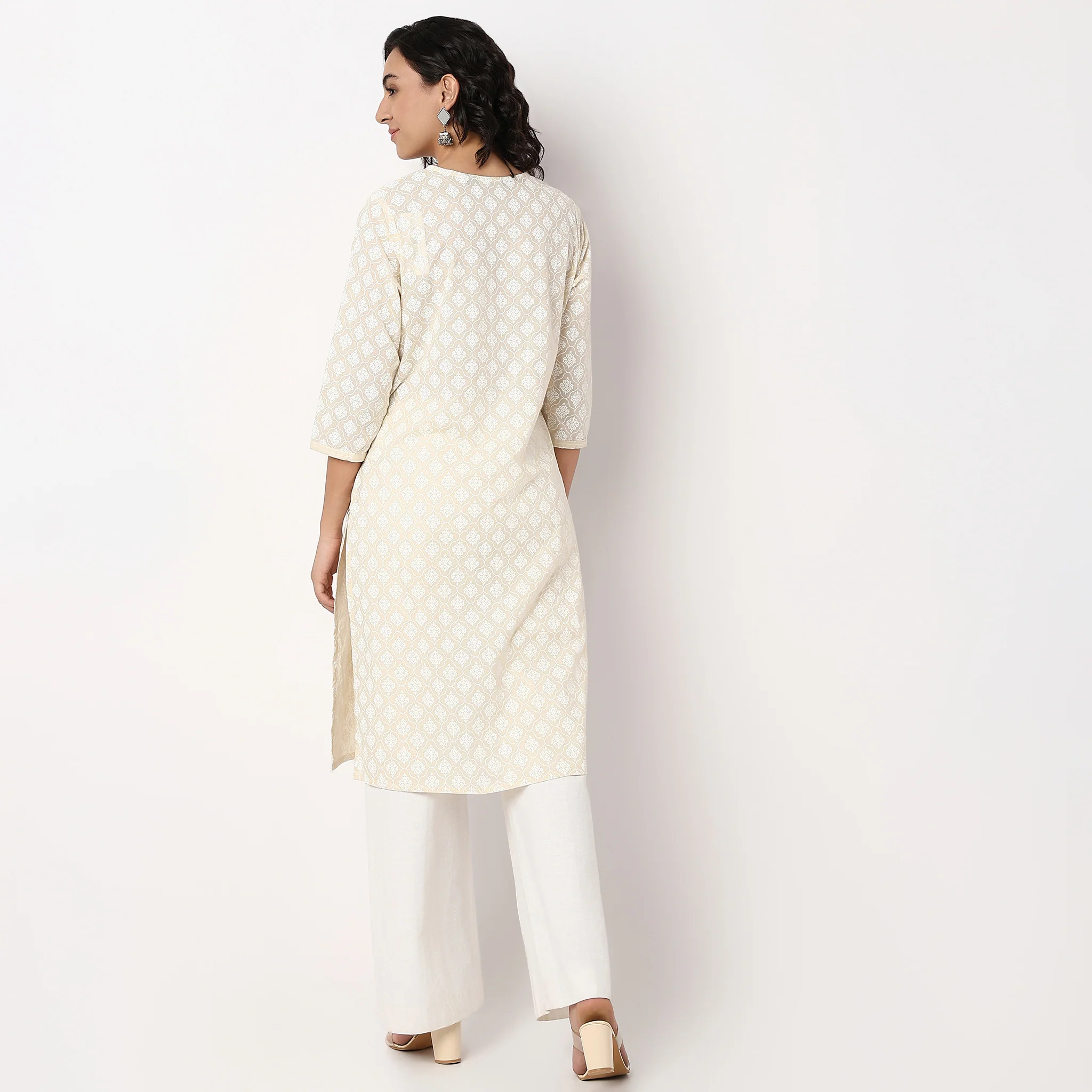 Embroidered Yoke Printed Kurta - Image 13