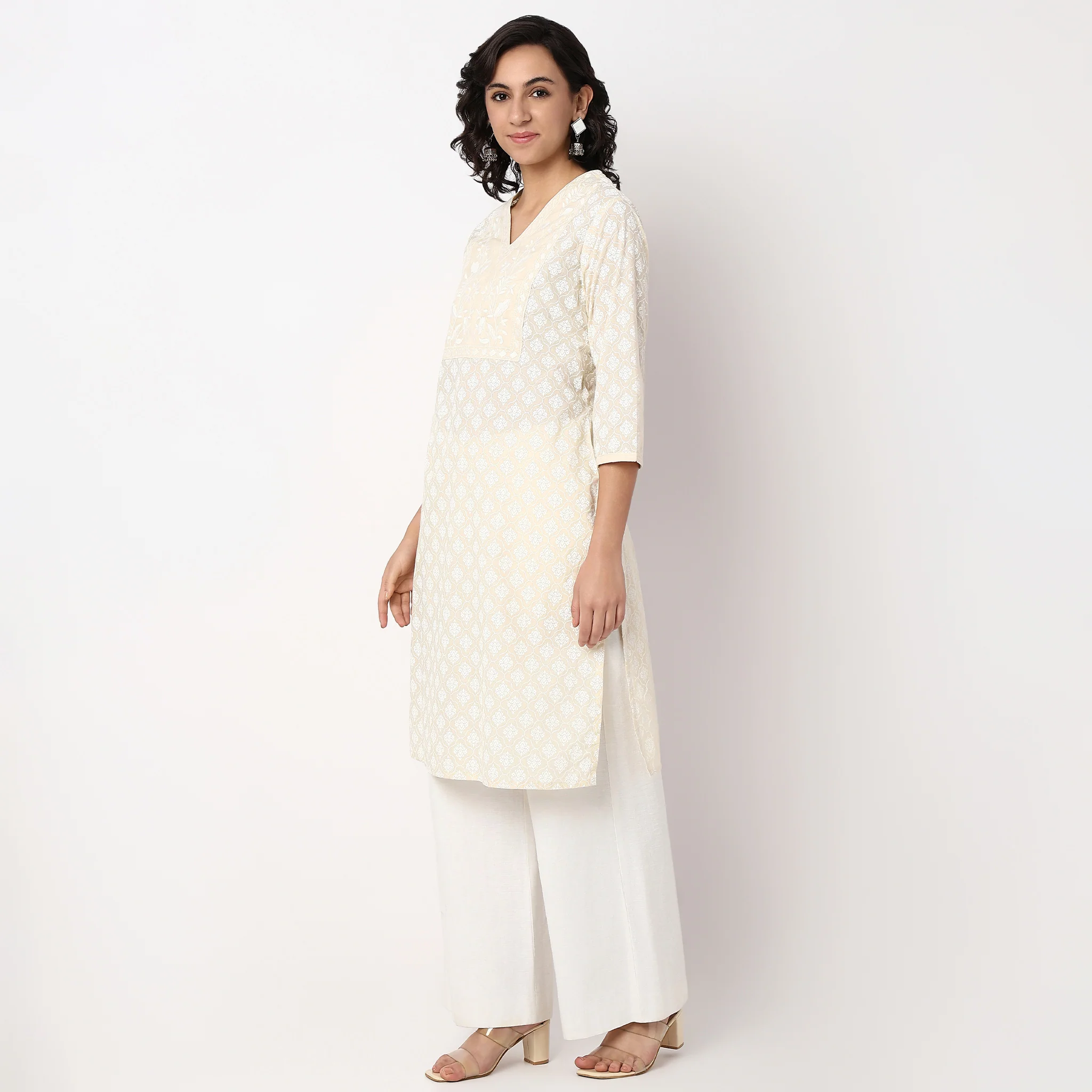 Embroidered Yoke Printed Kurta - Image 15