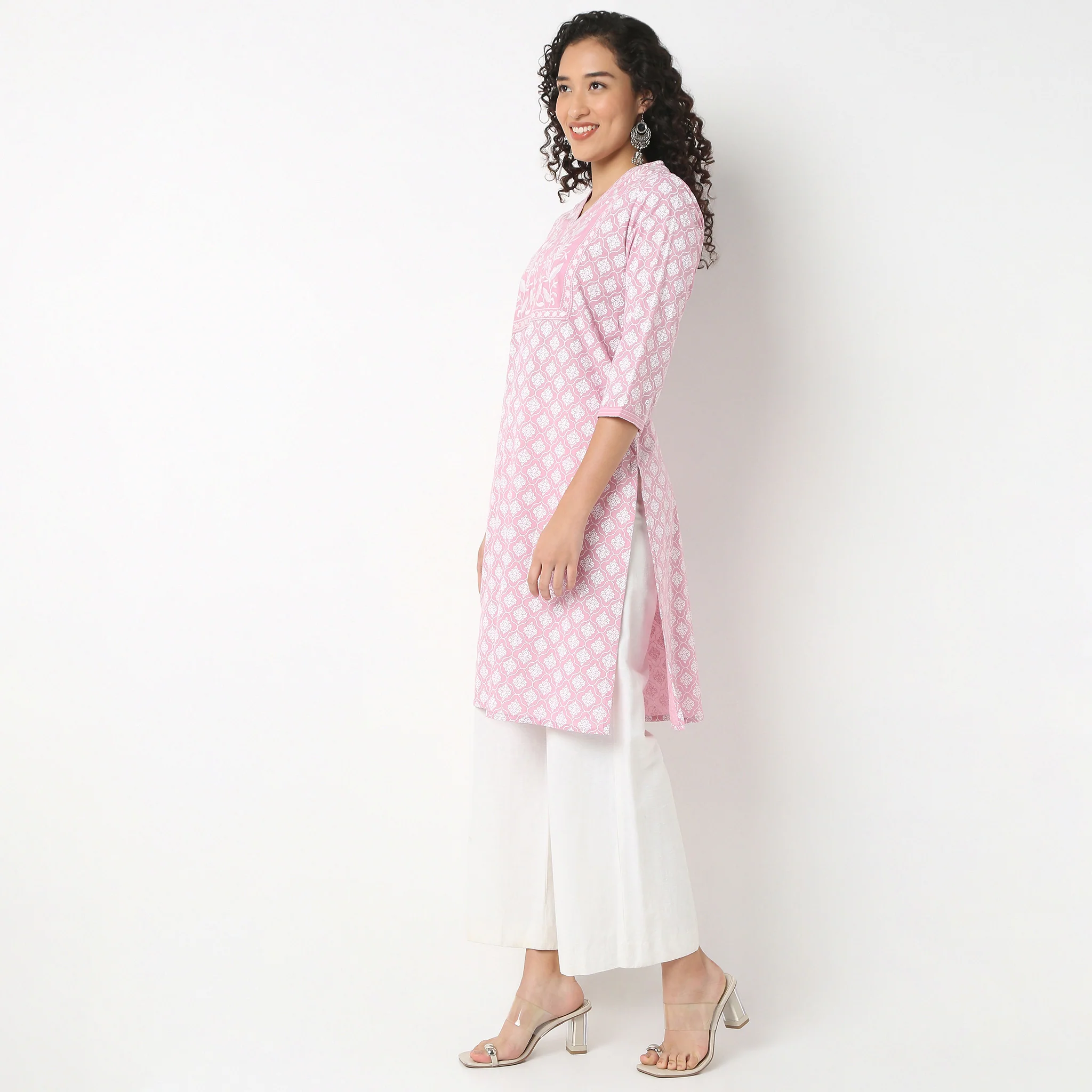 Embroidered Yoke Printed Kurta - Image 4