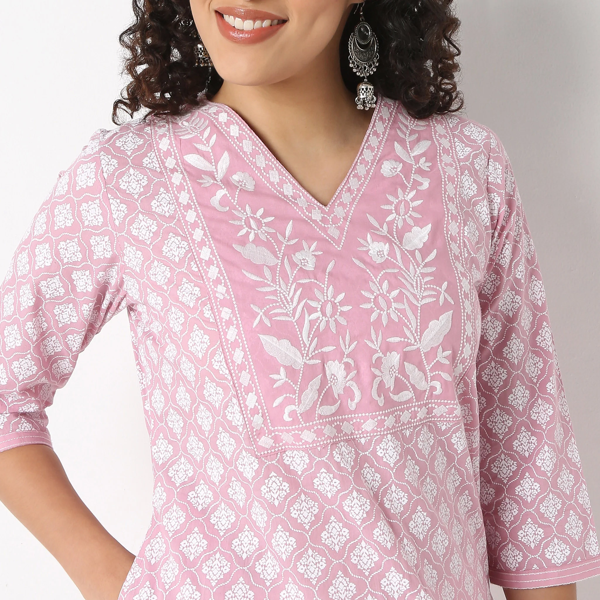 Embroidered Yoke Printed Kurta - Image 5