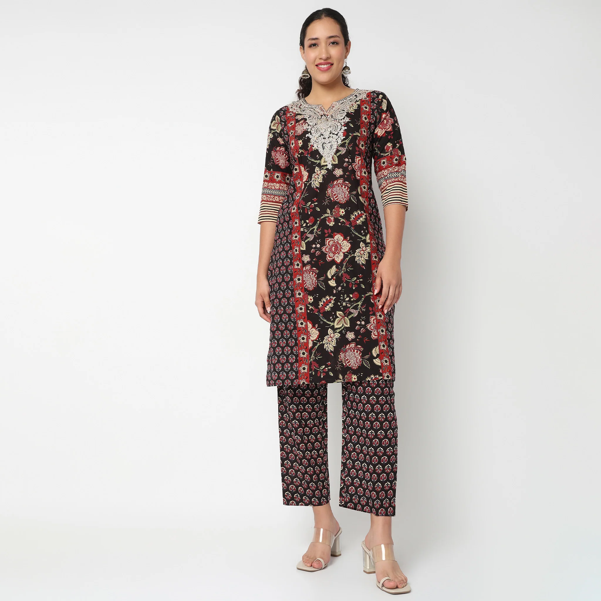 Embroidered Yoke Printed Kurta Set - Image 2