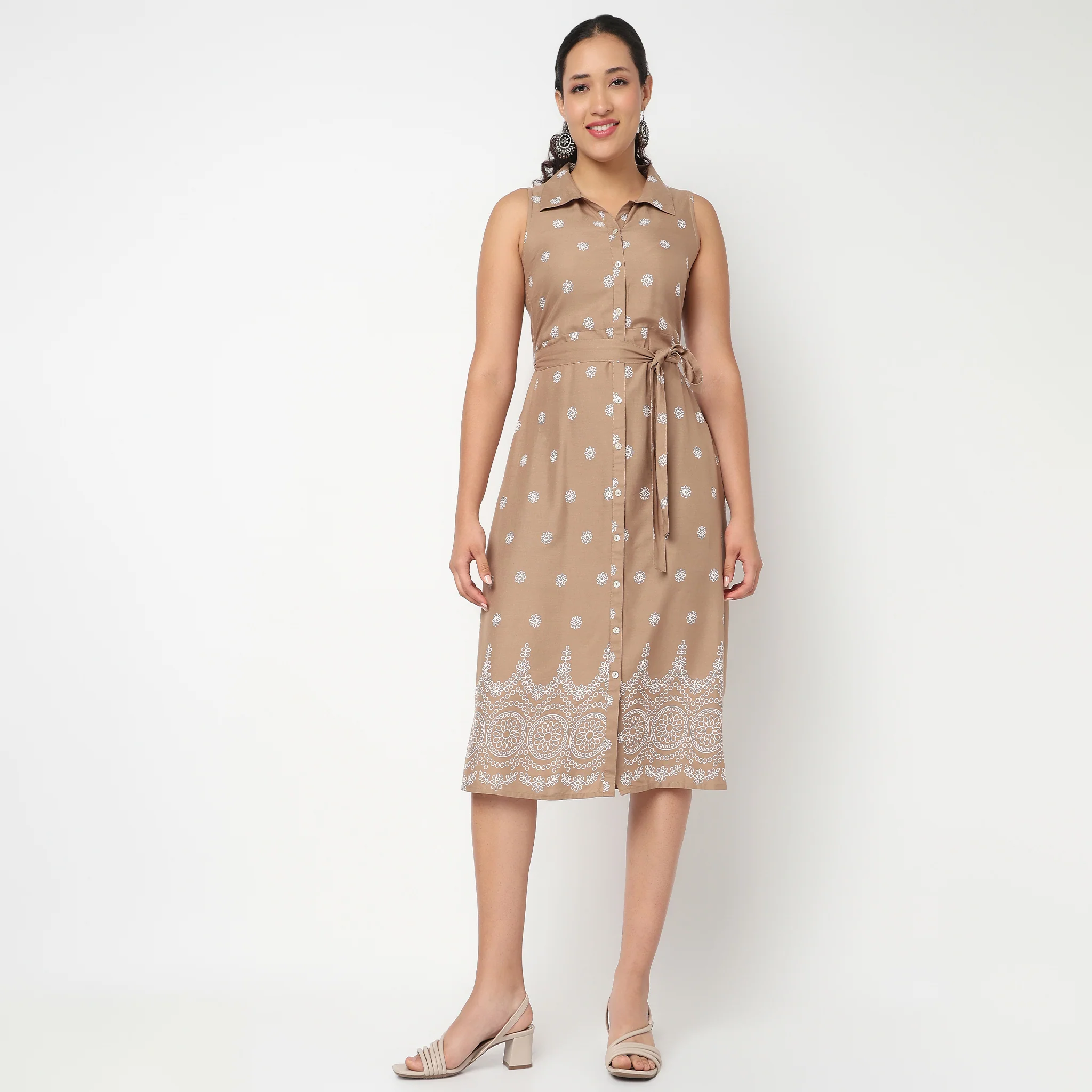 Emroidered Shirt Sleevless Dress - Image 2