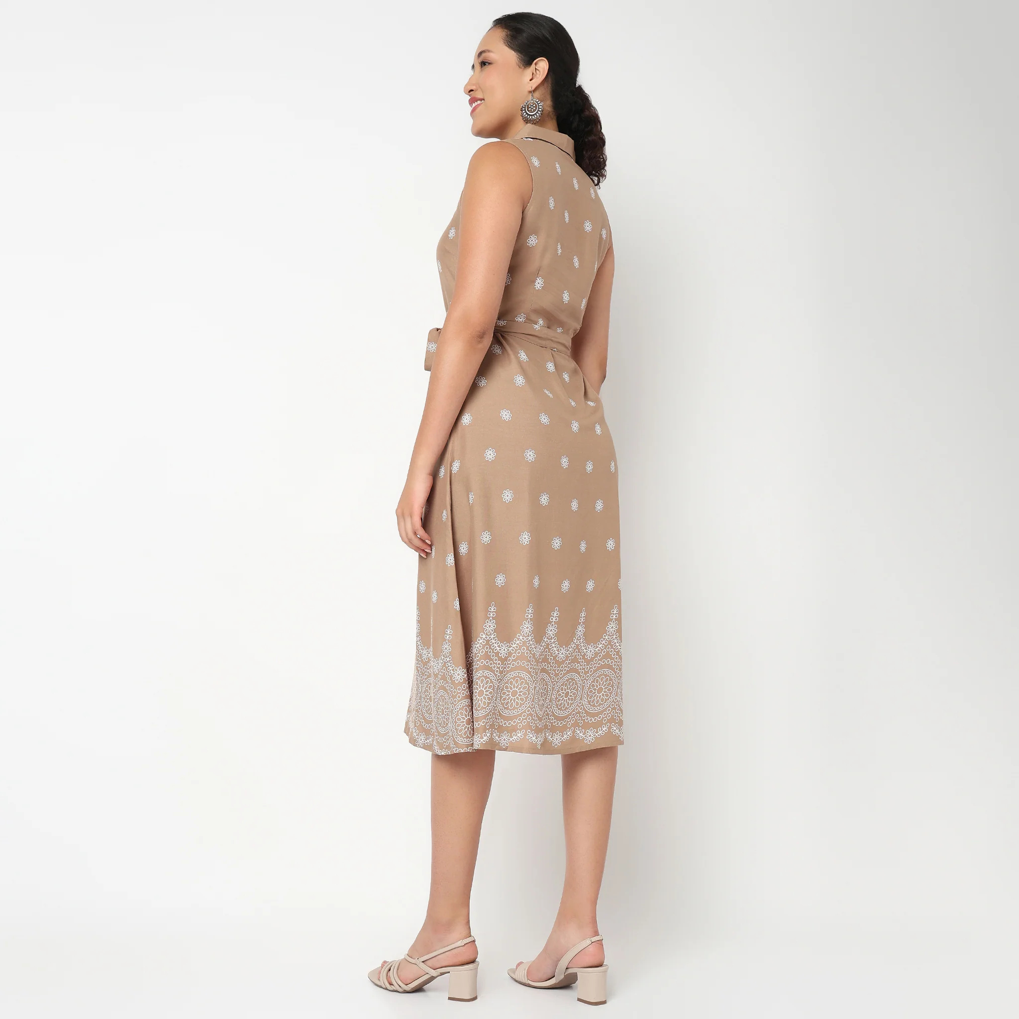 Emroidered Shirt Sleevless Dress - Image 3