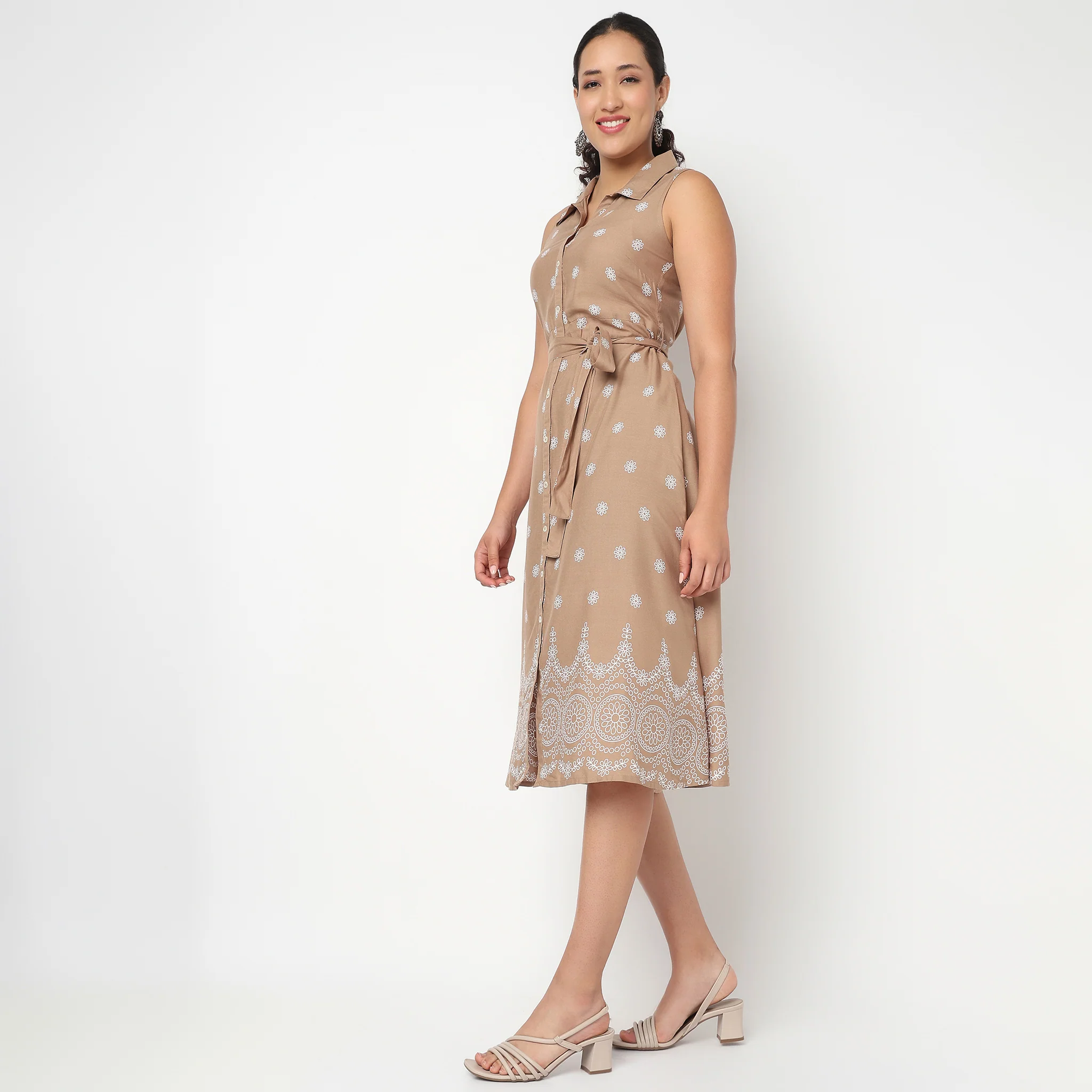 Emroidered Shirt Sleevless Dress - Image 5
