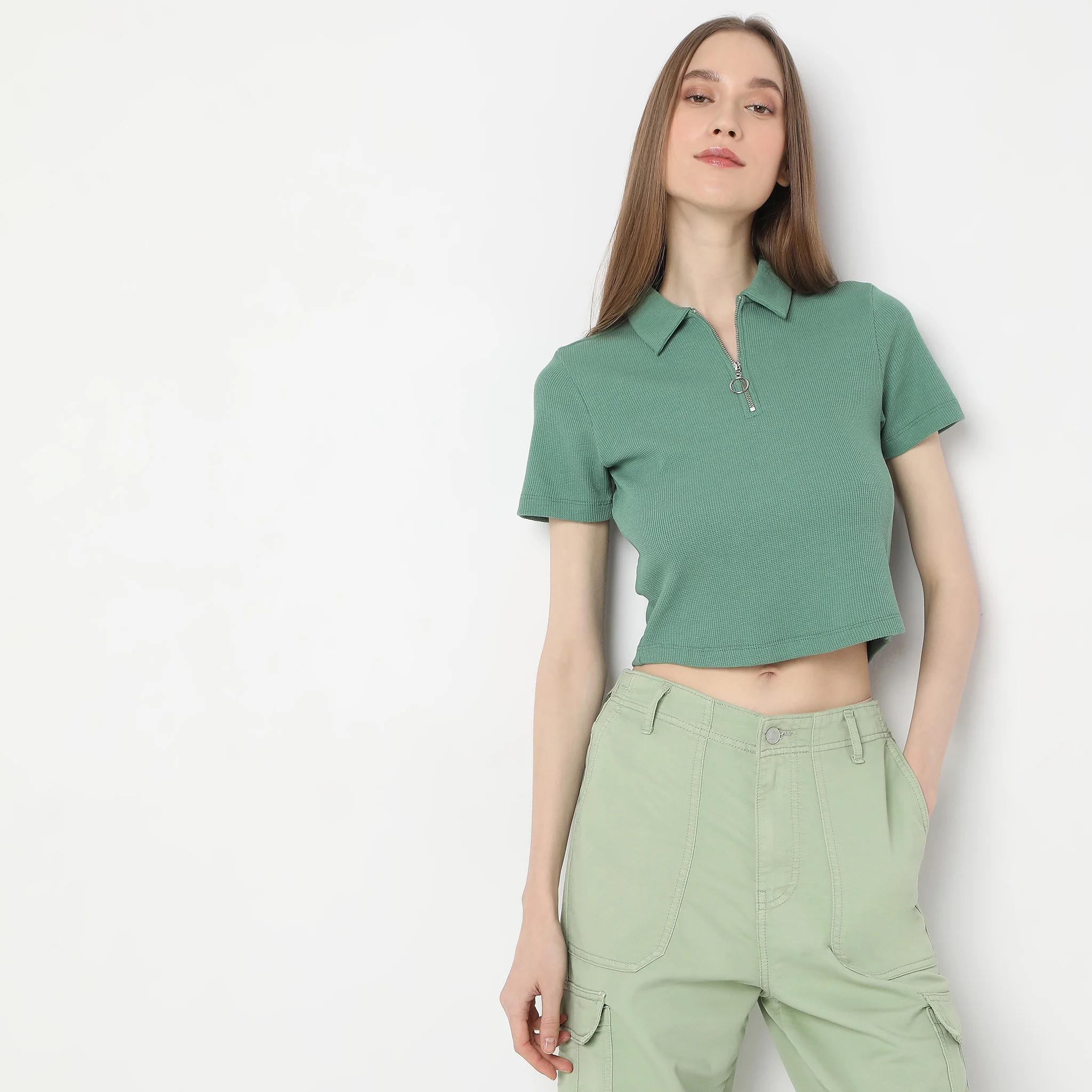 Fitted Zipper Opening Crop T-Shirt - Image 2