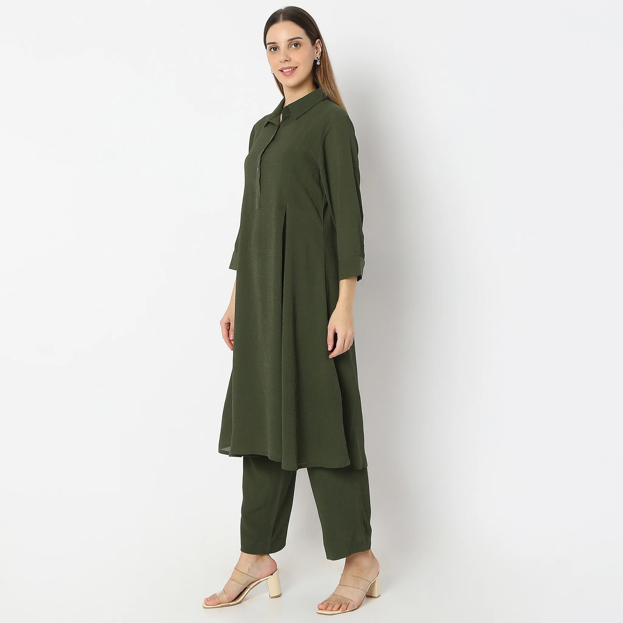 Flare Fit Box Inwared Pleat A-Line Kurta With Pant Set - Image 12