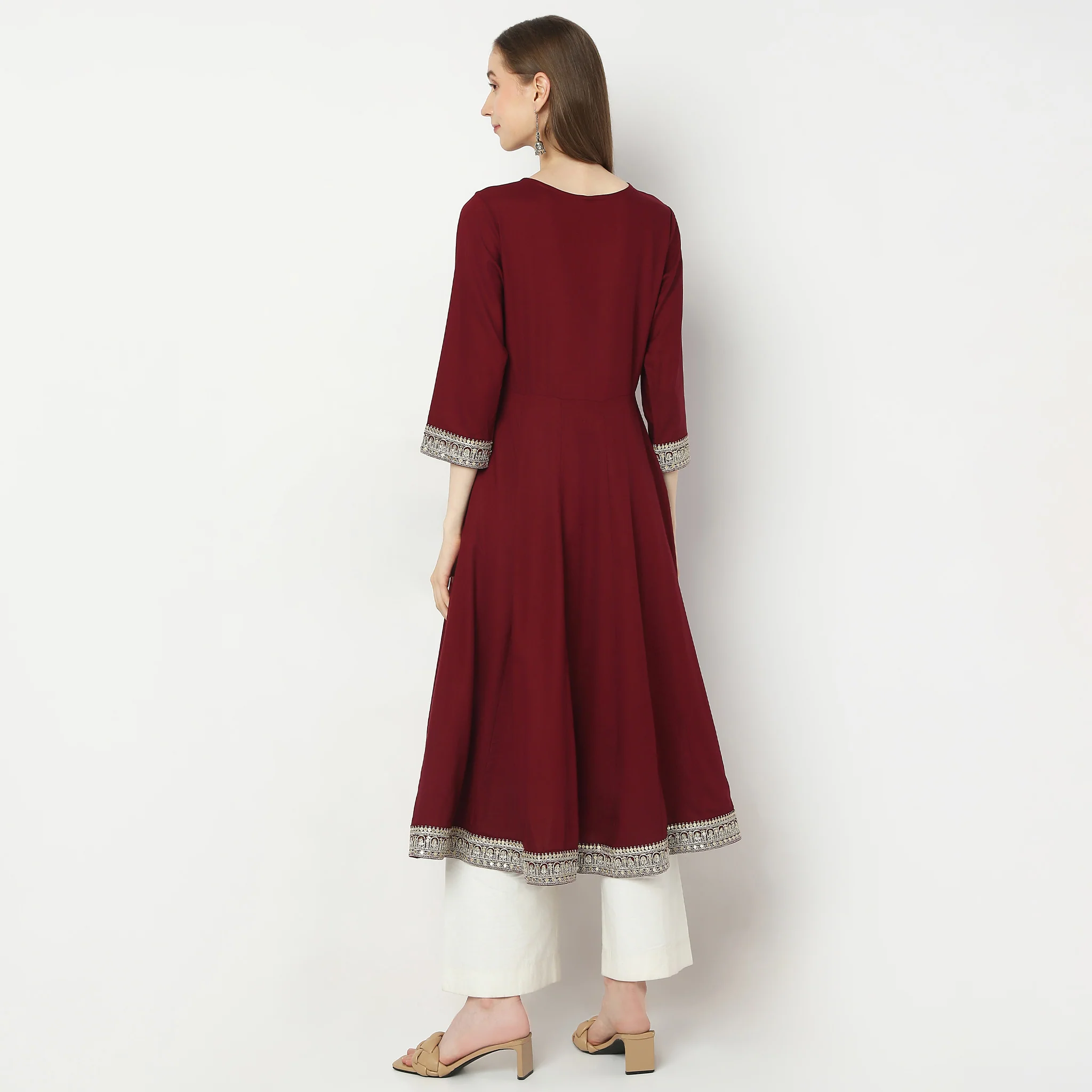 Flare Fit Embellished Kurta - Image 3