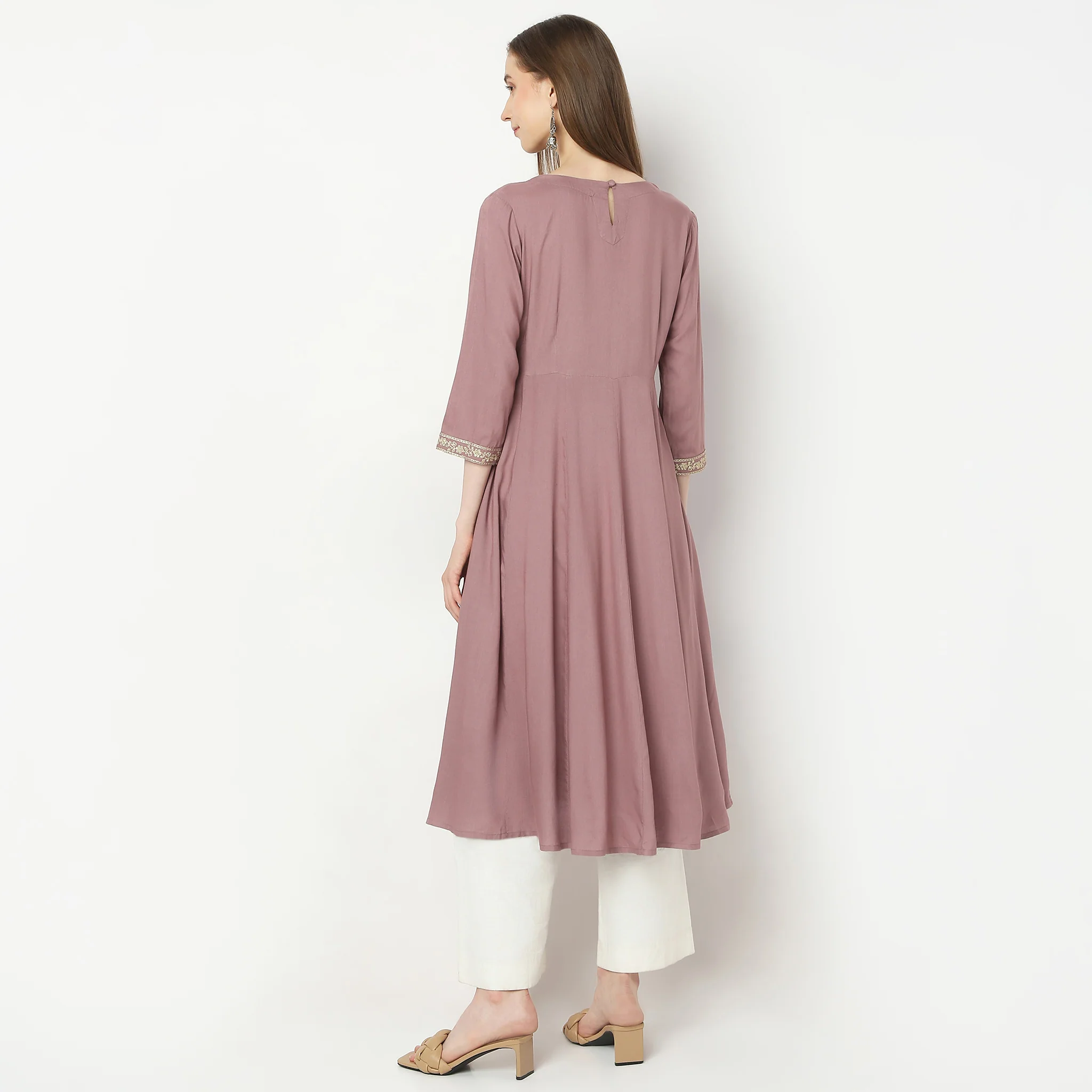 Flare Fit Embellished Kurta - Image 3
