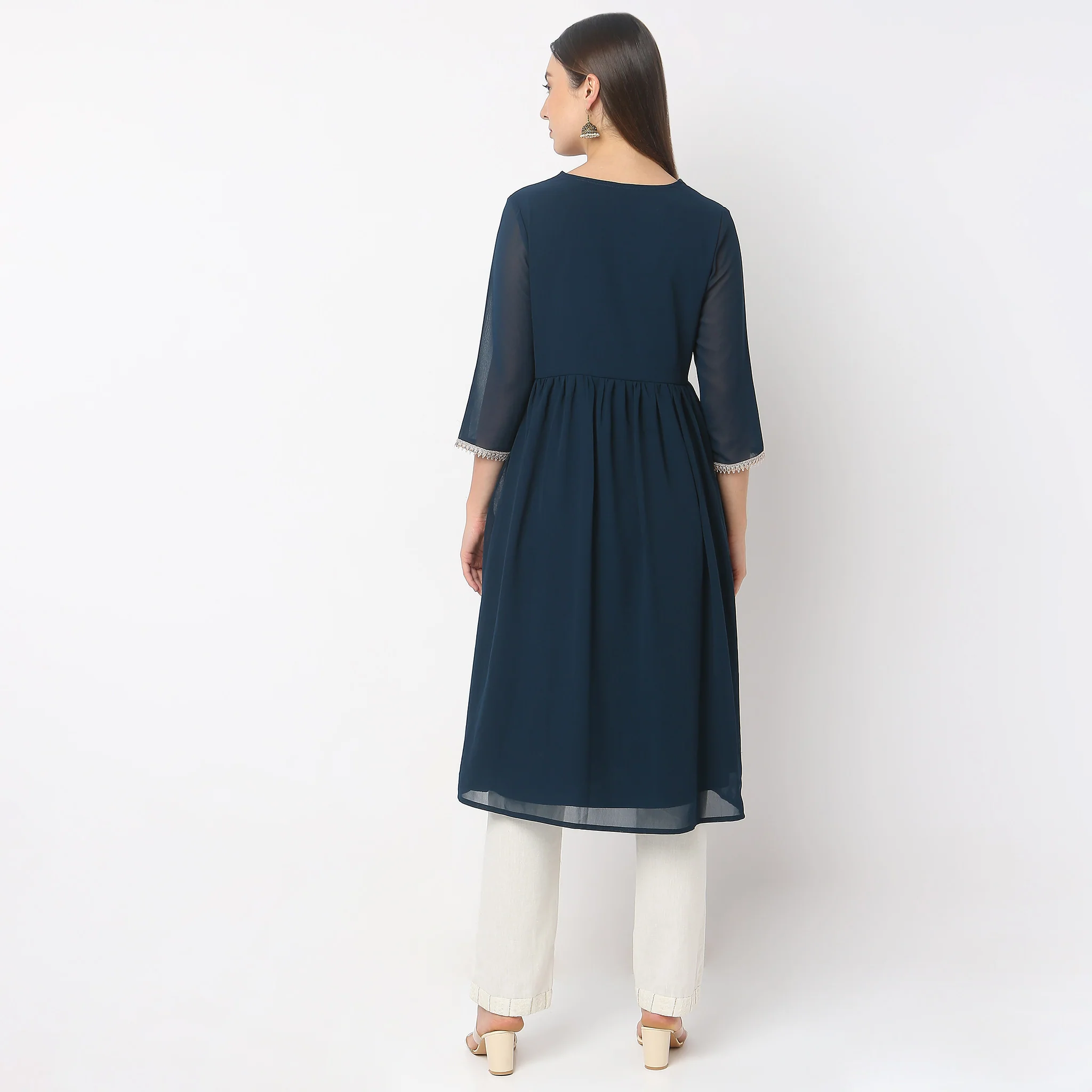 Flare Fit Embellished Kurta - Image 3
