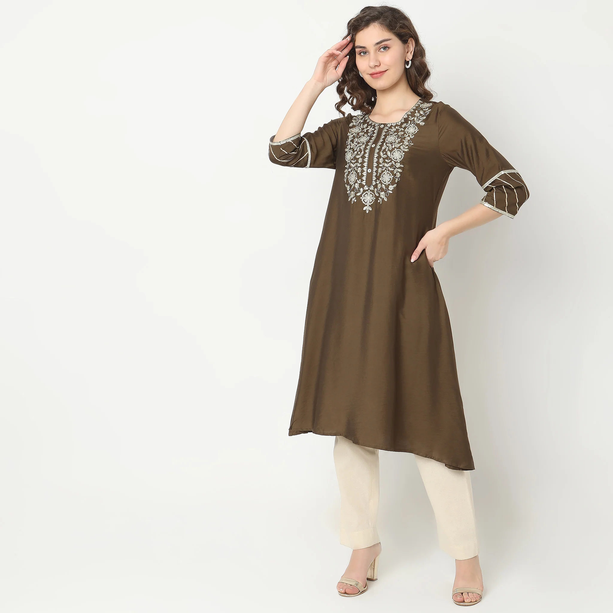 Flare Fit Embellished Kurta - Image 5