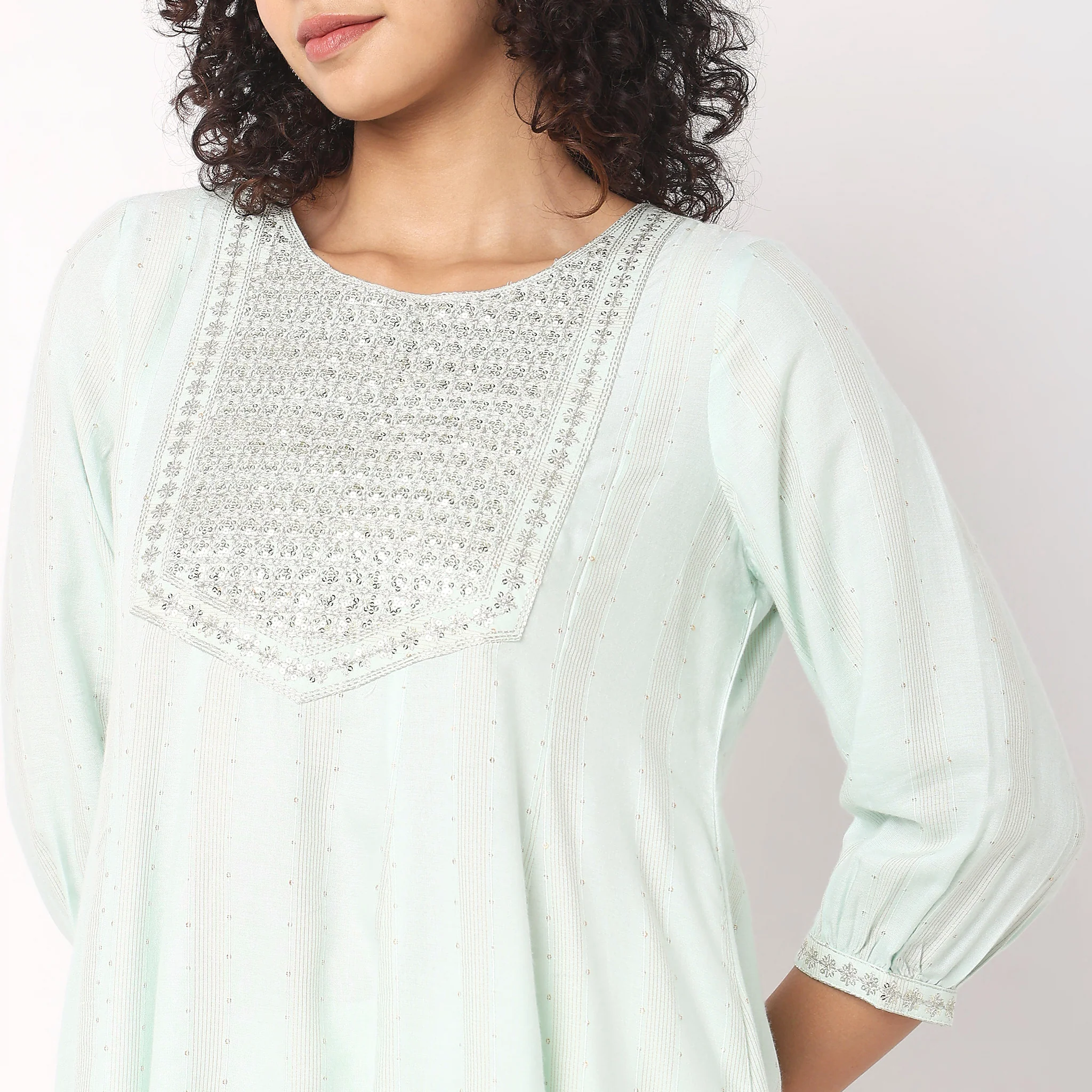 Flare Fit Embellished Kurta - Image 4