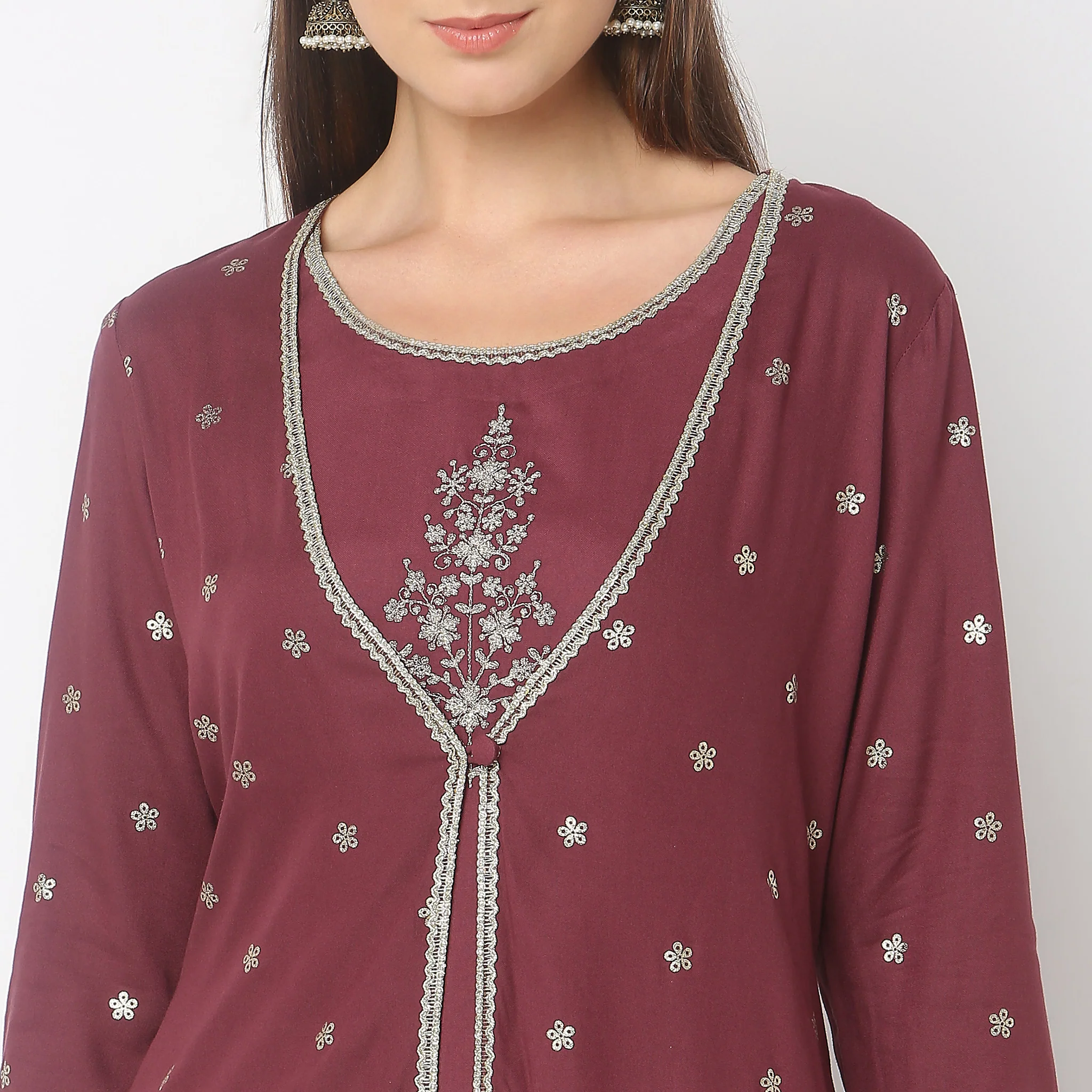 Flare Fit Embroidered Kurta - Image 4