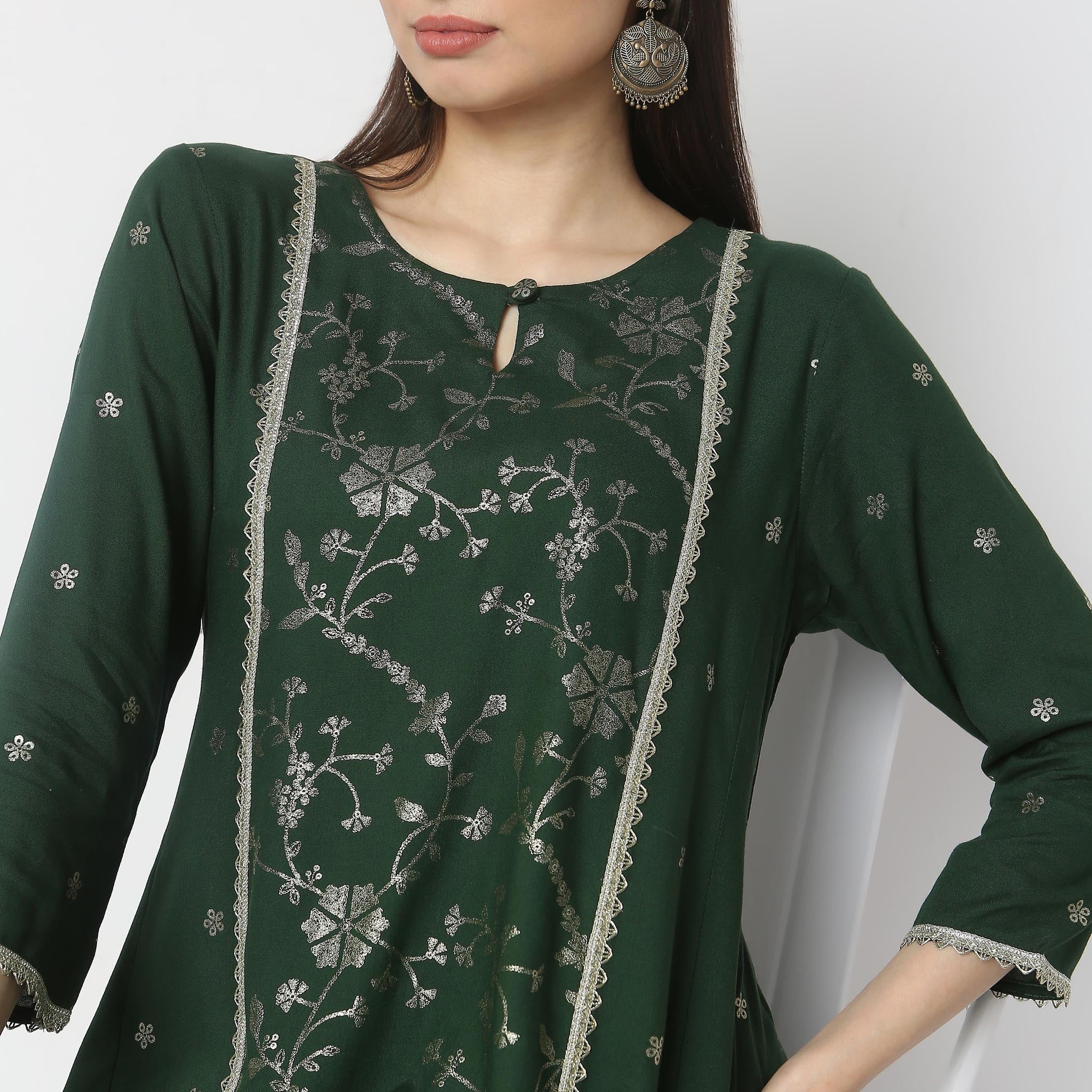 Flare Fit Embroidered Kurta - Image 4