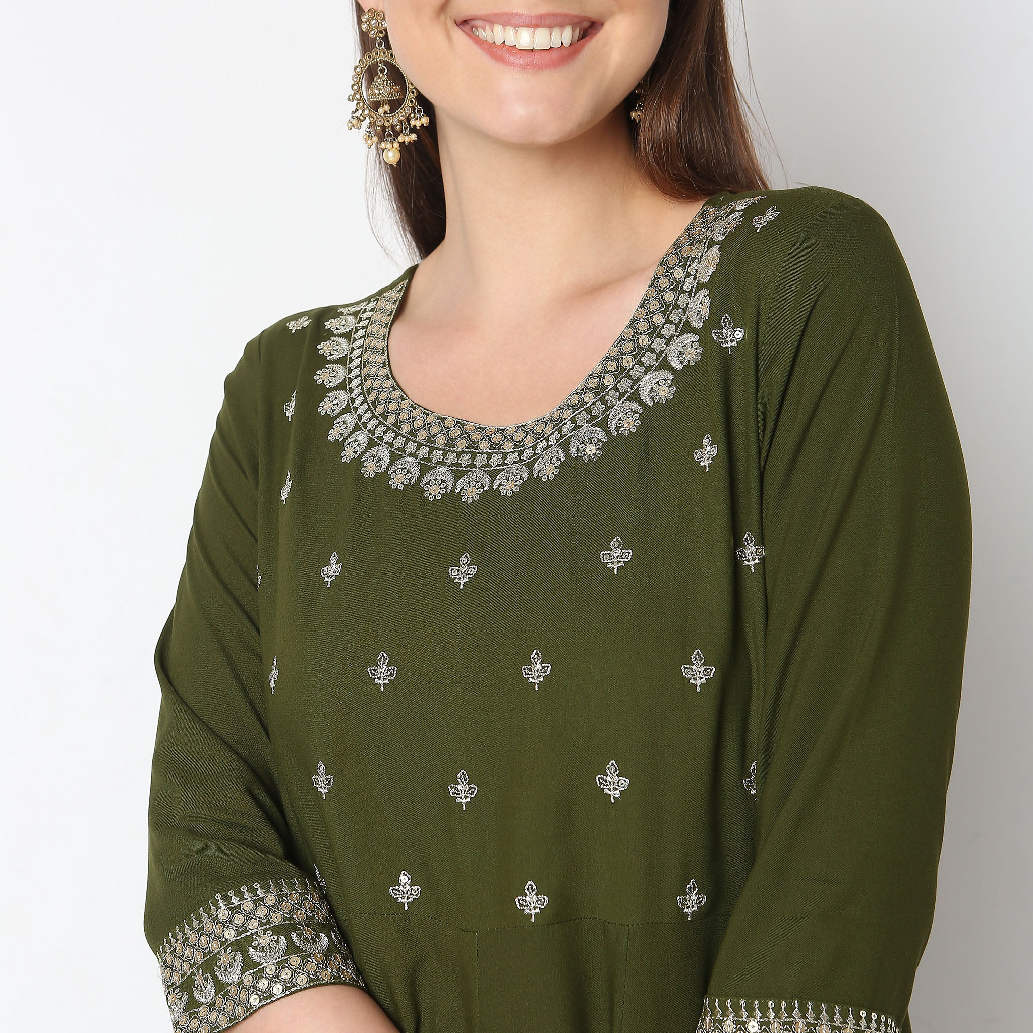 Flare Fit Embroidered Kurta - Image 4