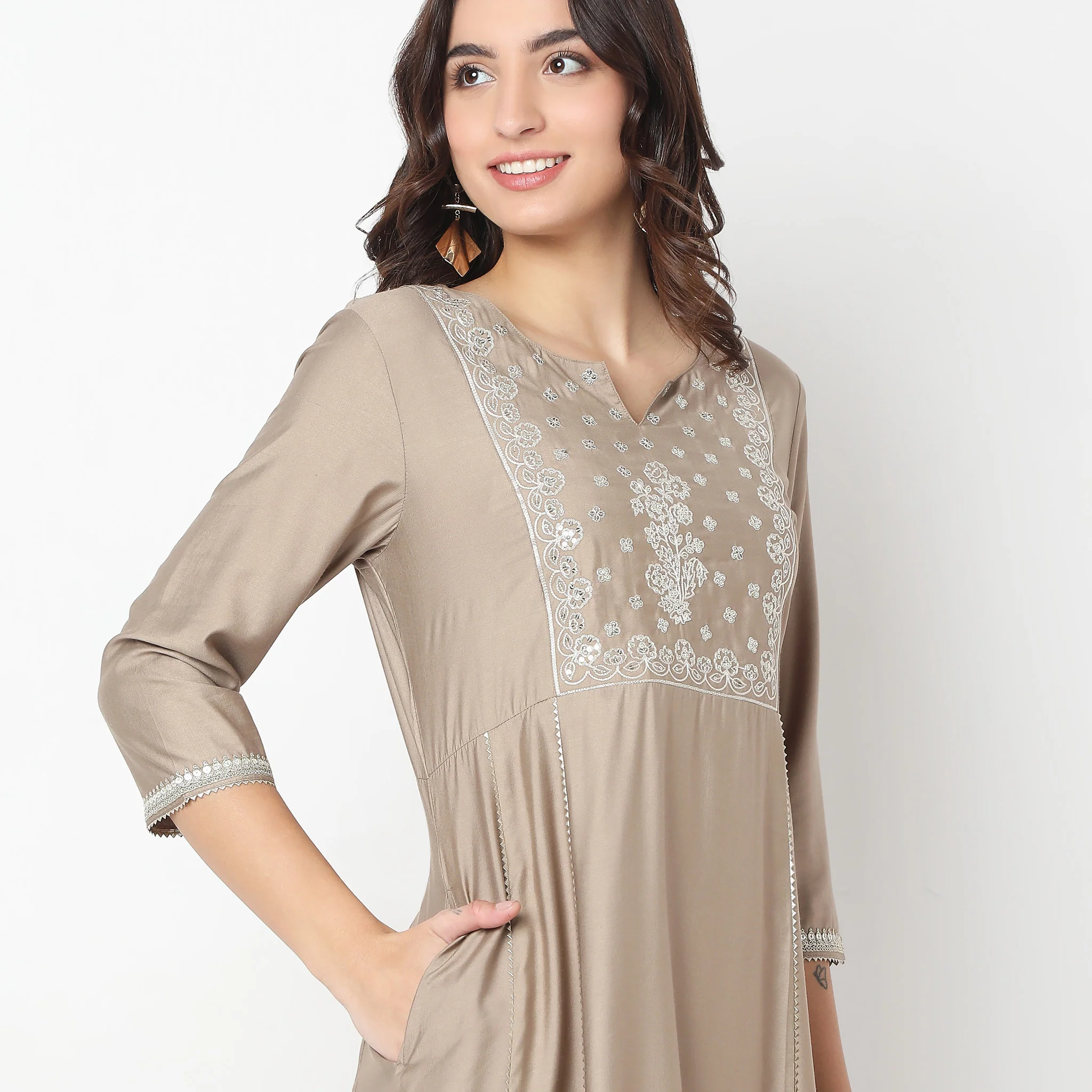 Flare Fit Embroidered Kurta - Image 4