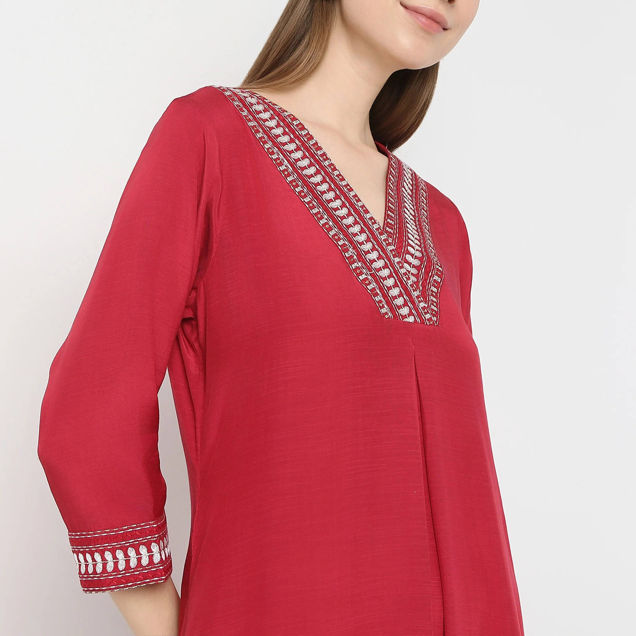 Flare Fit Embroidered Below Knee V-Neck Kurta - Image 4