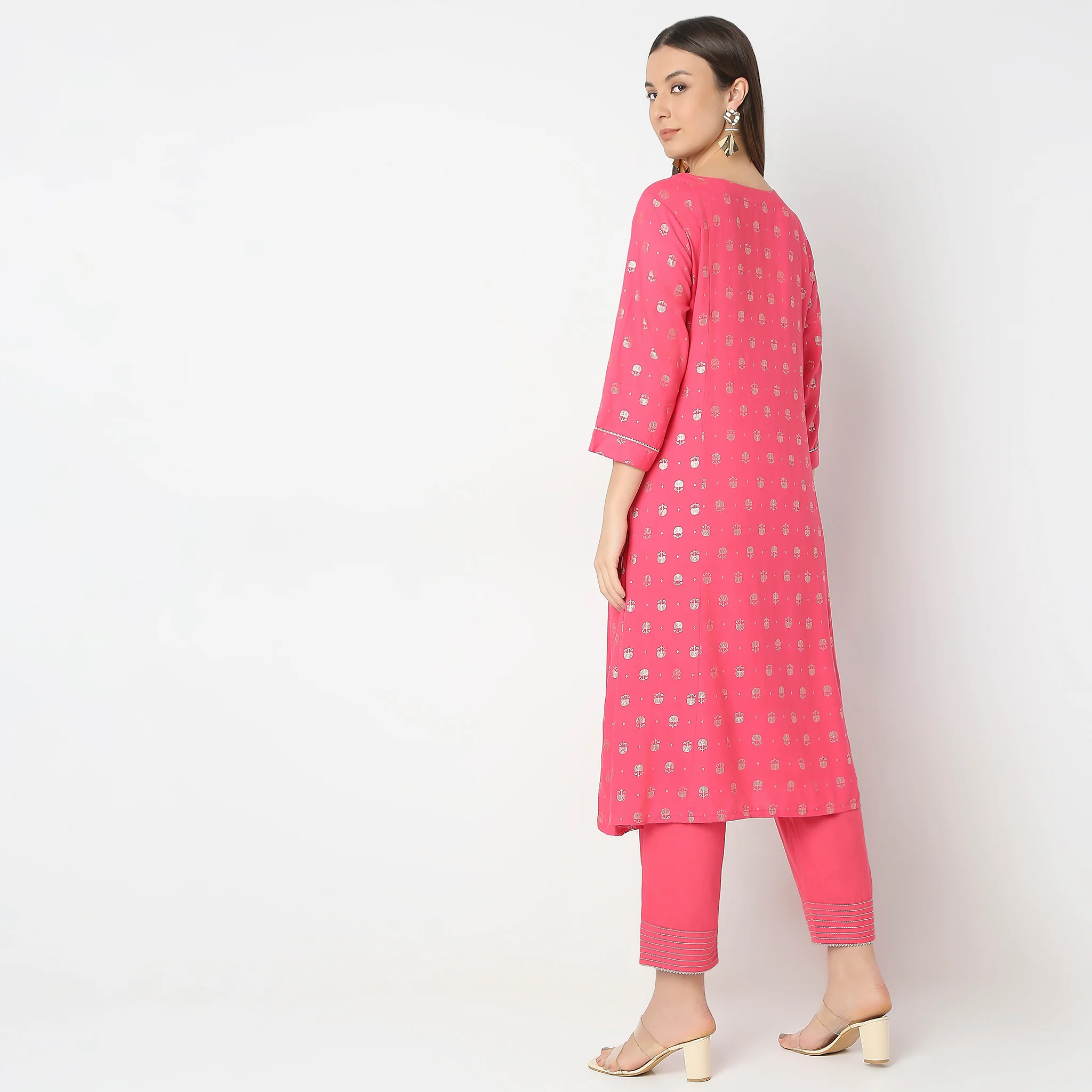Flare Fit Embroidered Kurta - Image 3