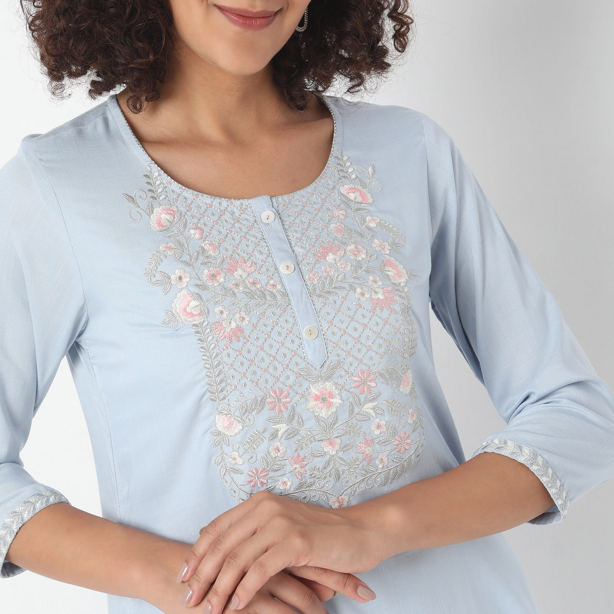 Flare Fit Embroidered Kurta - Image 4