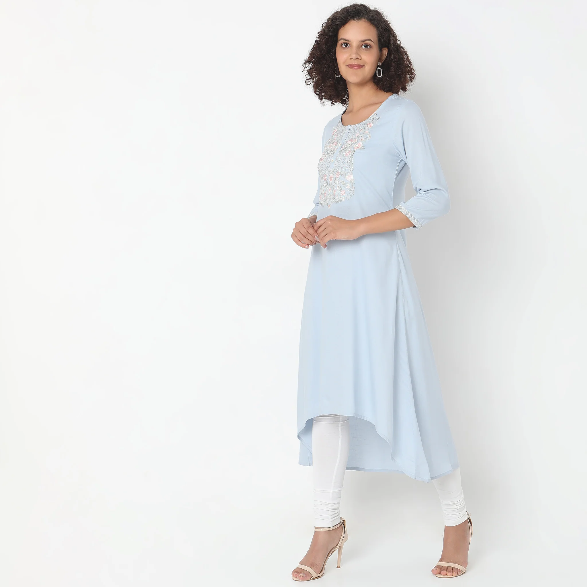 Flare Fit Embroidered Kurta - Image 5