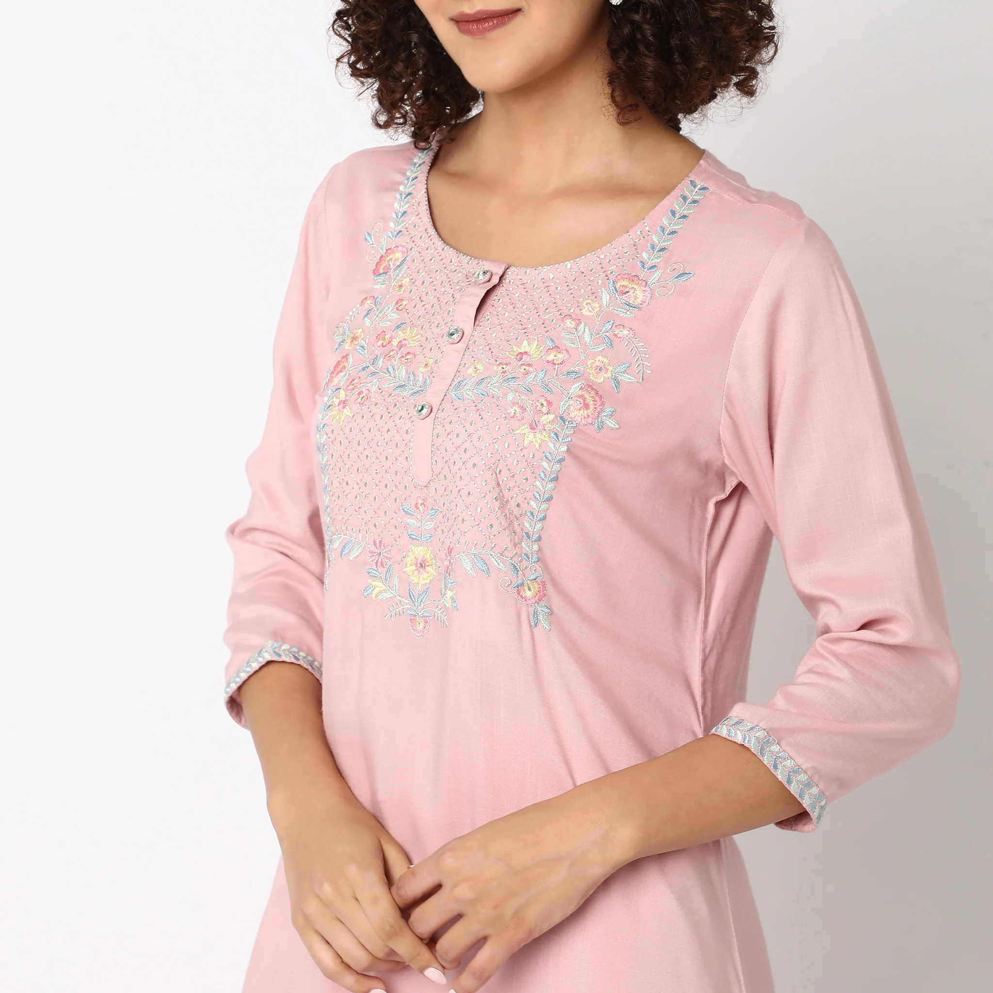 Flare Fit Embroidered Kurta - Image 4