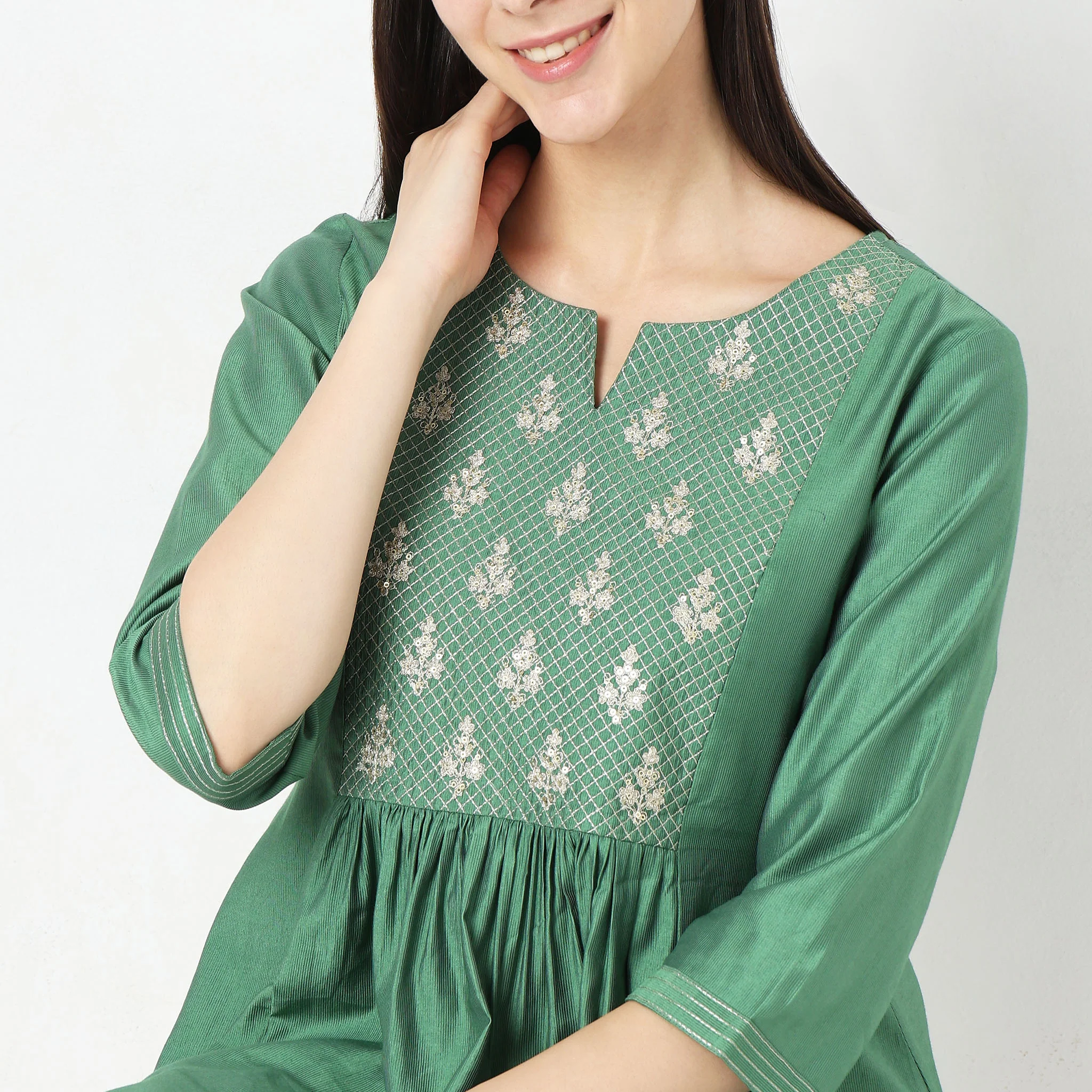 Flare Fit Embroidered Kurta - Image 4