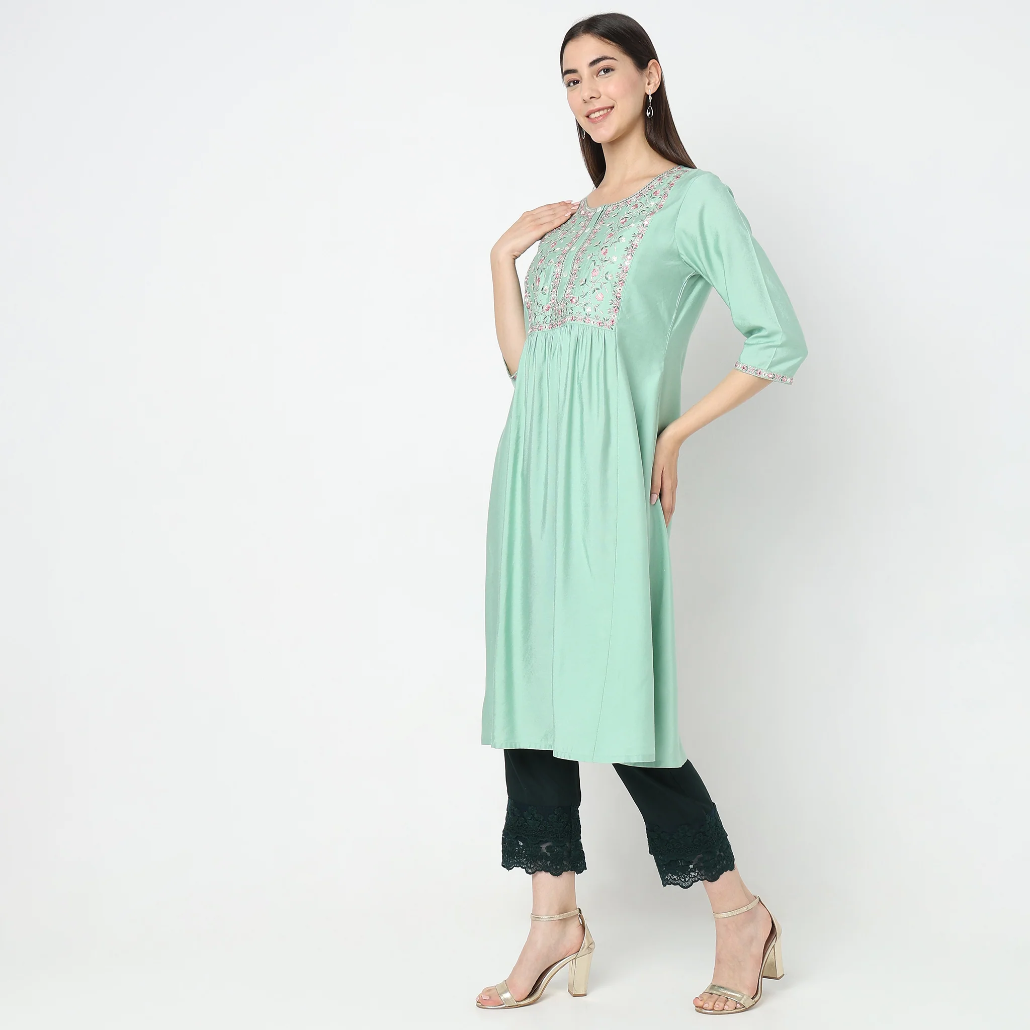 Flare Fit Embroidered Kurta - Image 5