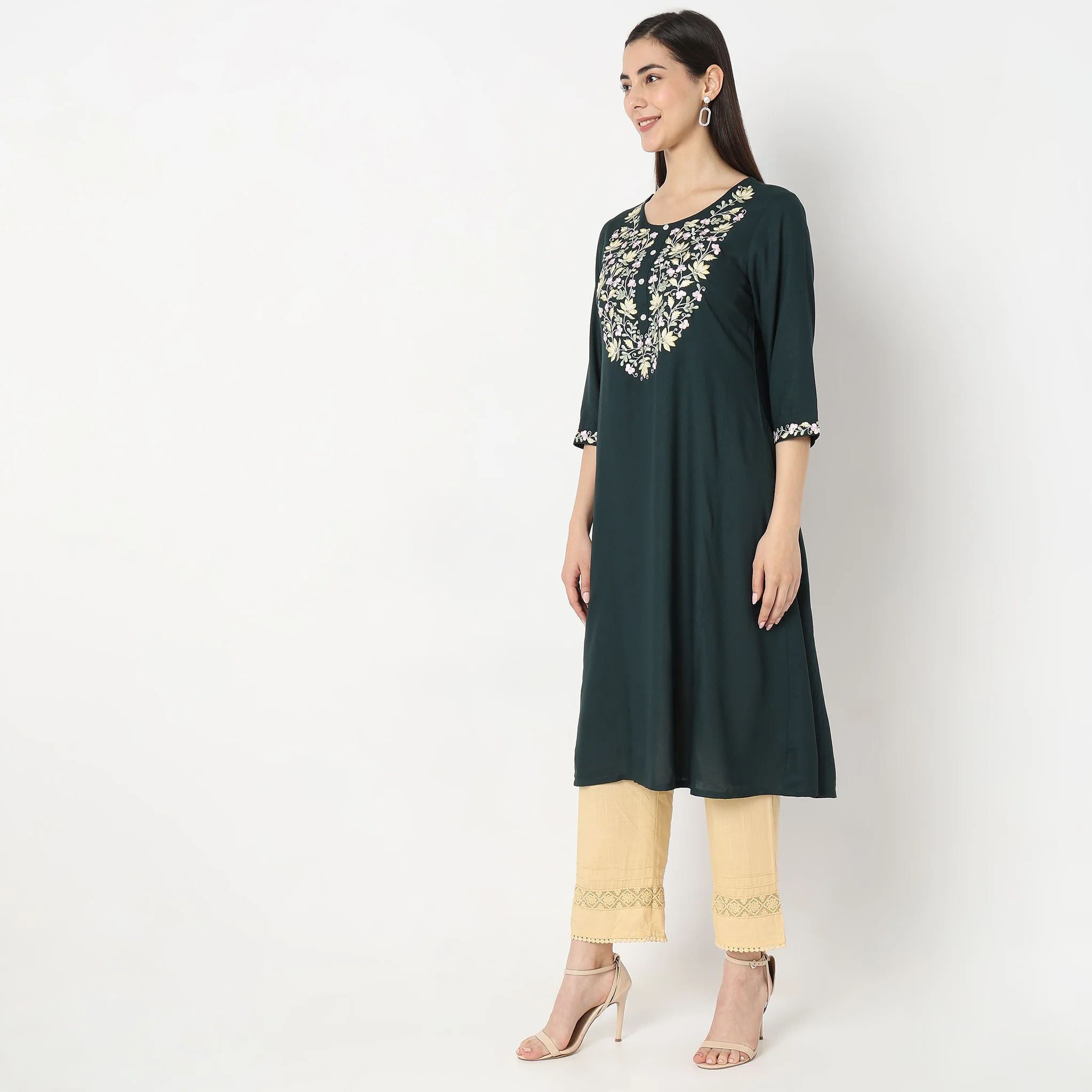 Flare Fit Embroidered Kurta - Image 5
