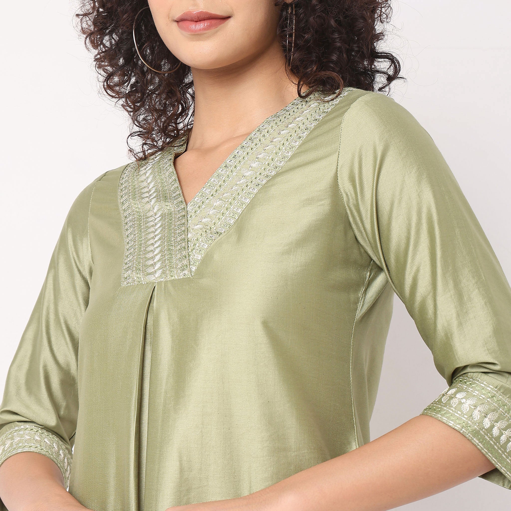 Flare Fit Embroidered Kurta - Image 4